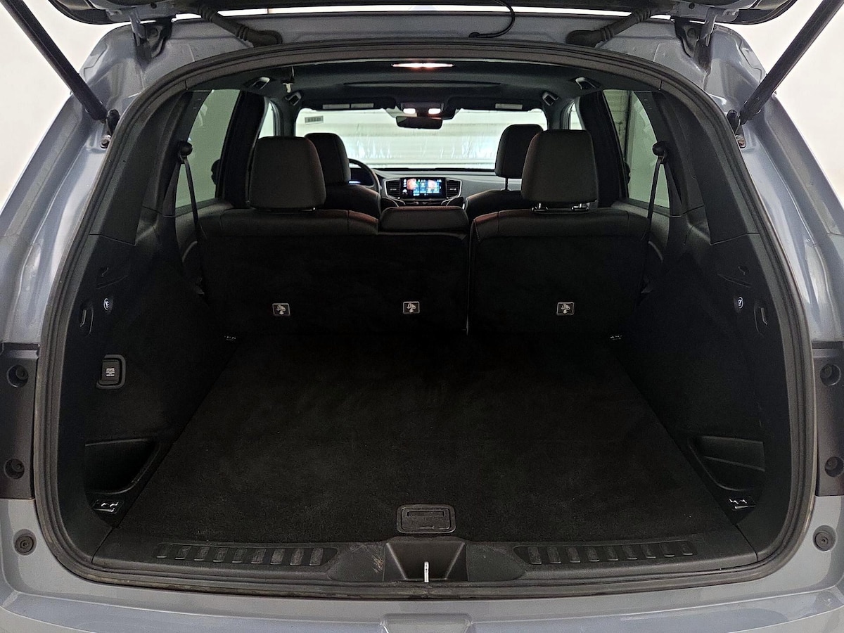Trunk/Cargo (Seats Up)