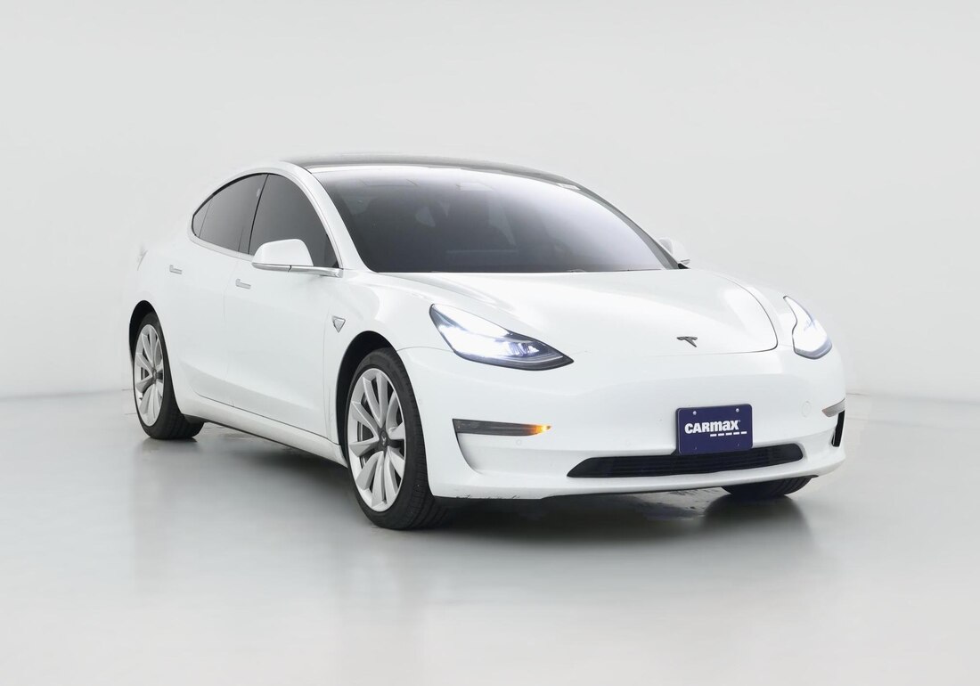 2020 Tesla Model 3 Standard Range Plus in White — CarMax photo