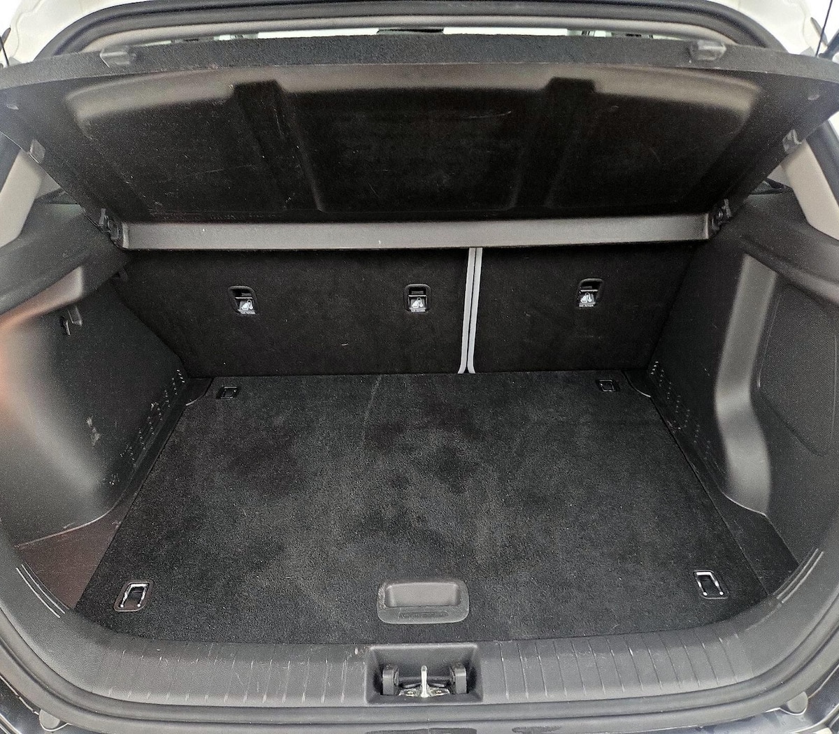Trunk/Cargo (Seats Up)