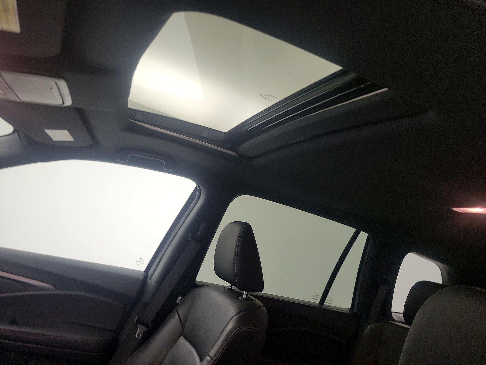 Sunroof(s) & Overhead Airbags