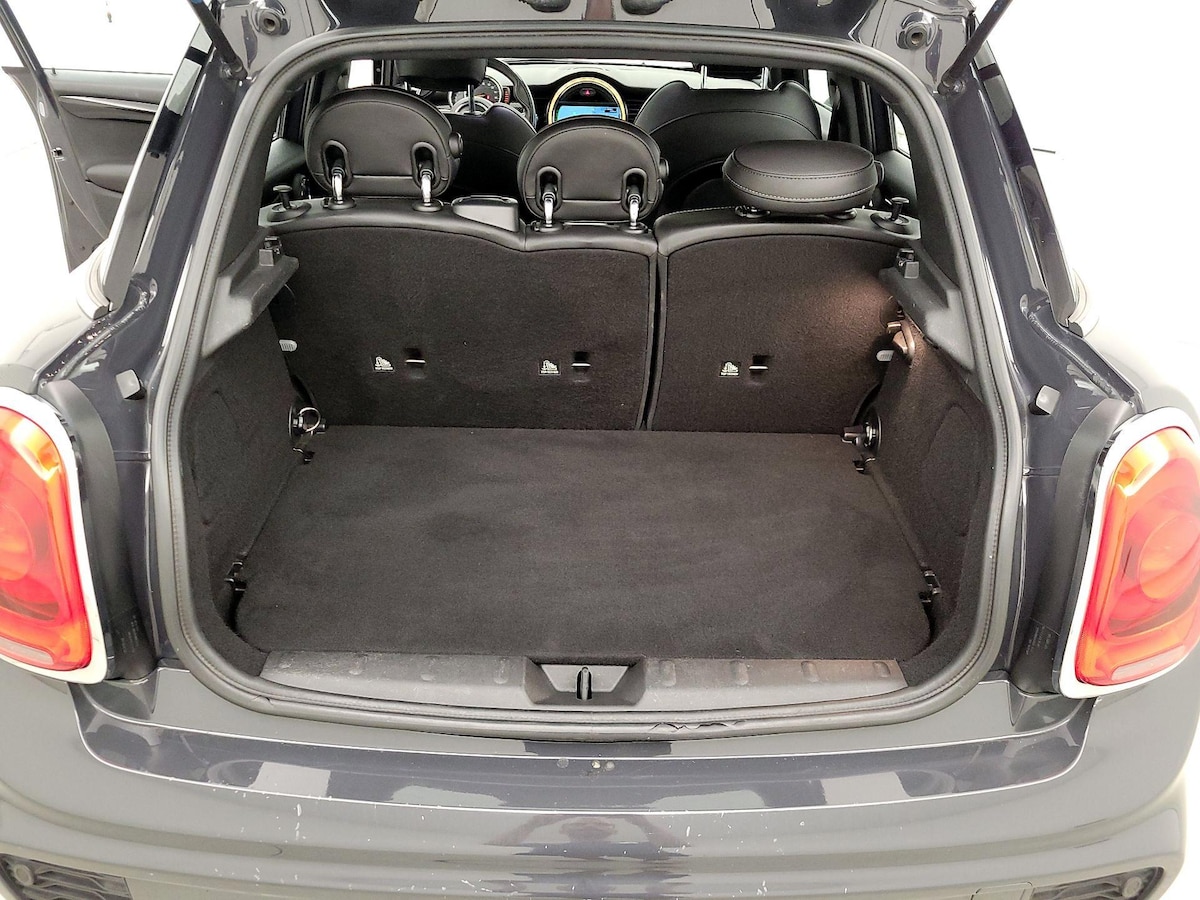 Trunk/Cargo (Seats Up)