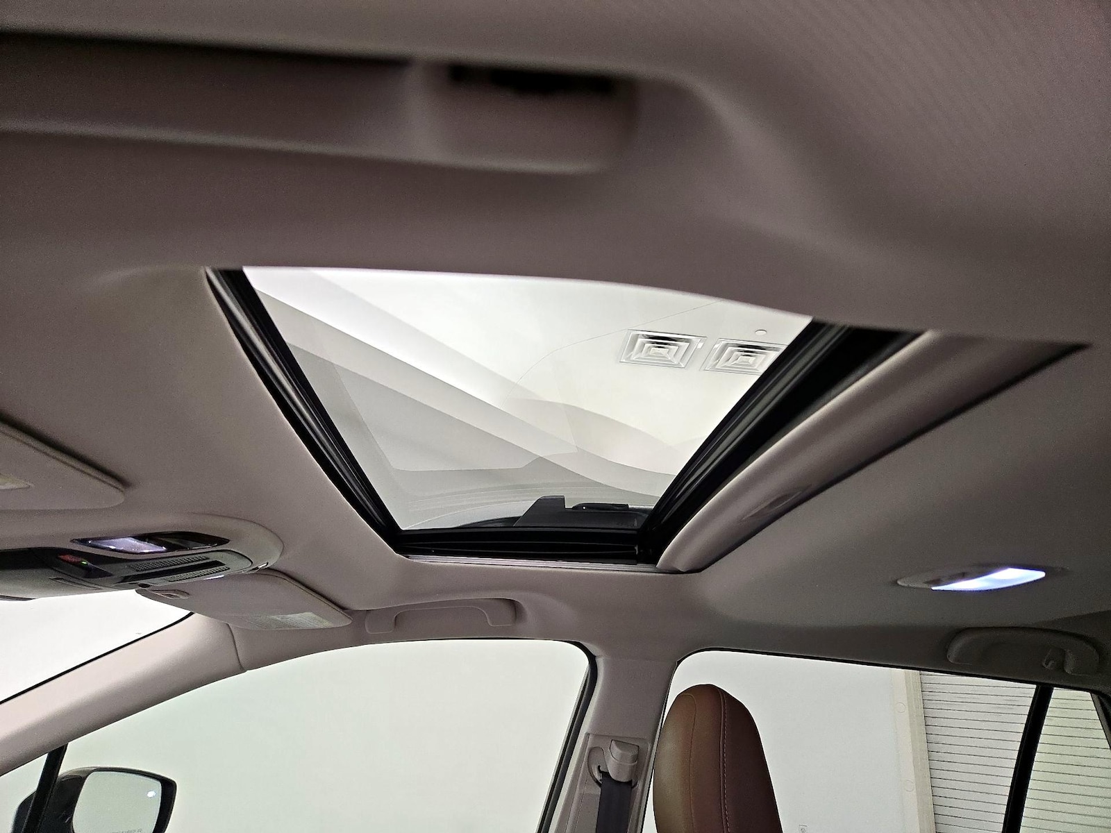 Sunroof(s) & Overhead Airbags