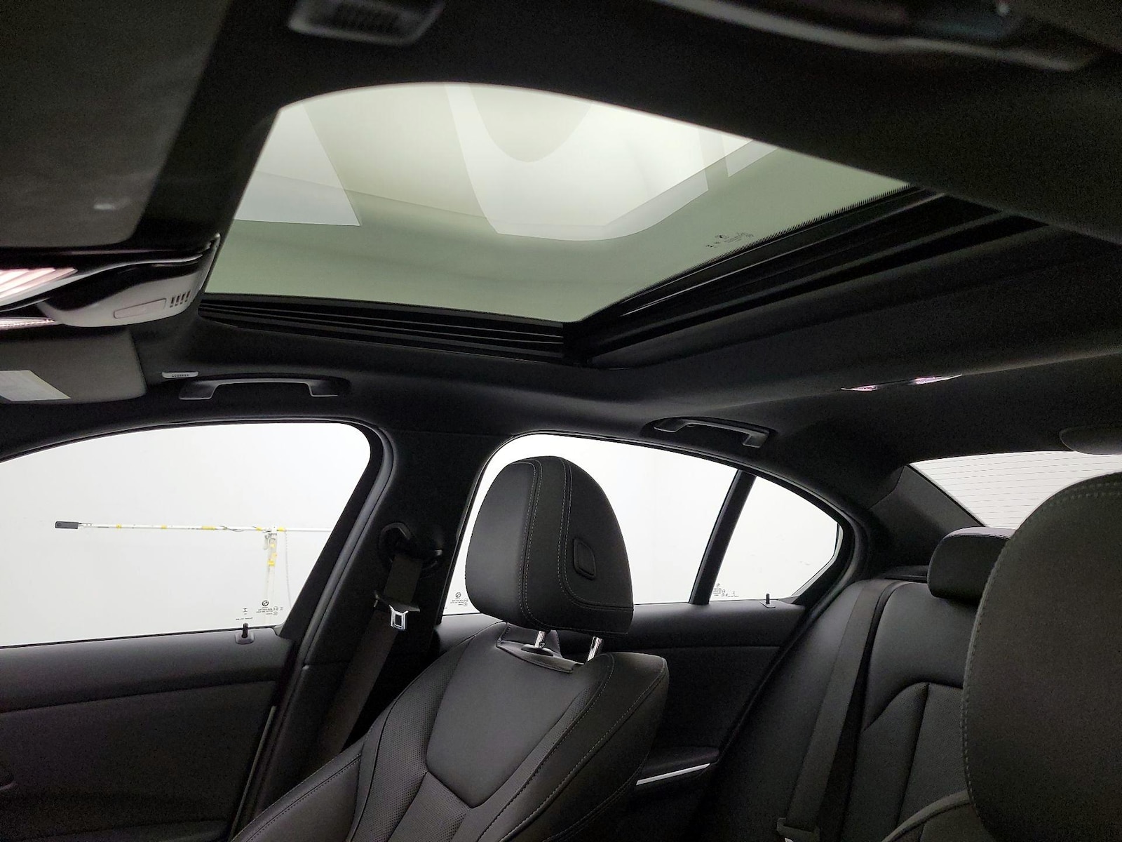 Sunroof(s) & Overhead Airbags
