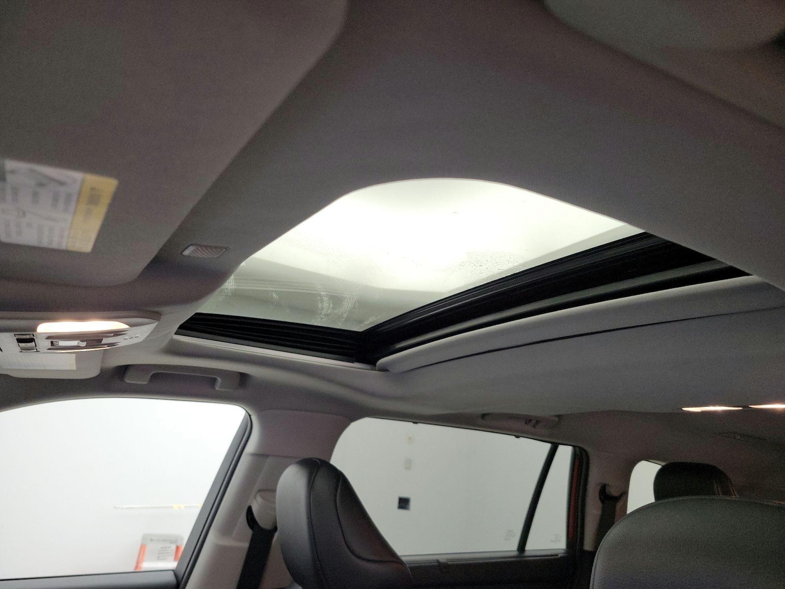 Sunroof(s) & Overhead Airbags