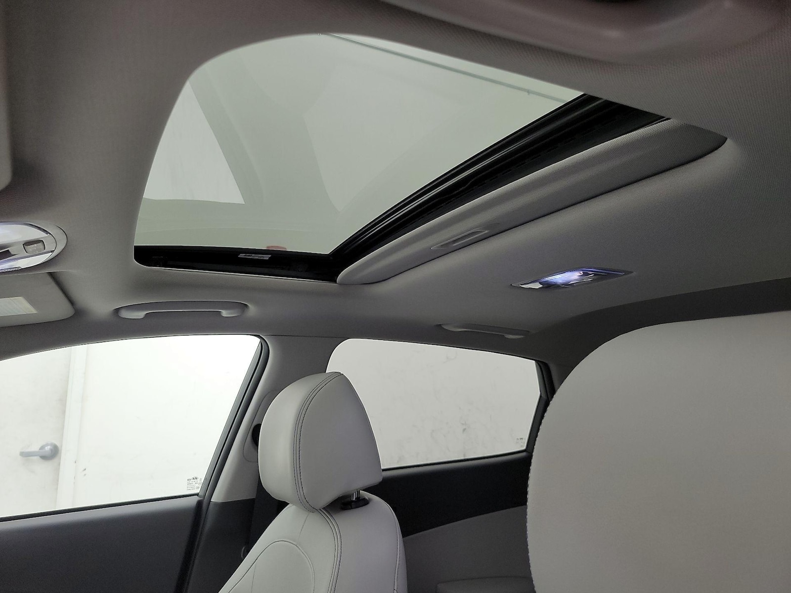 Sunroof(s) & Overhead Airbags