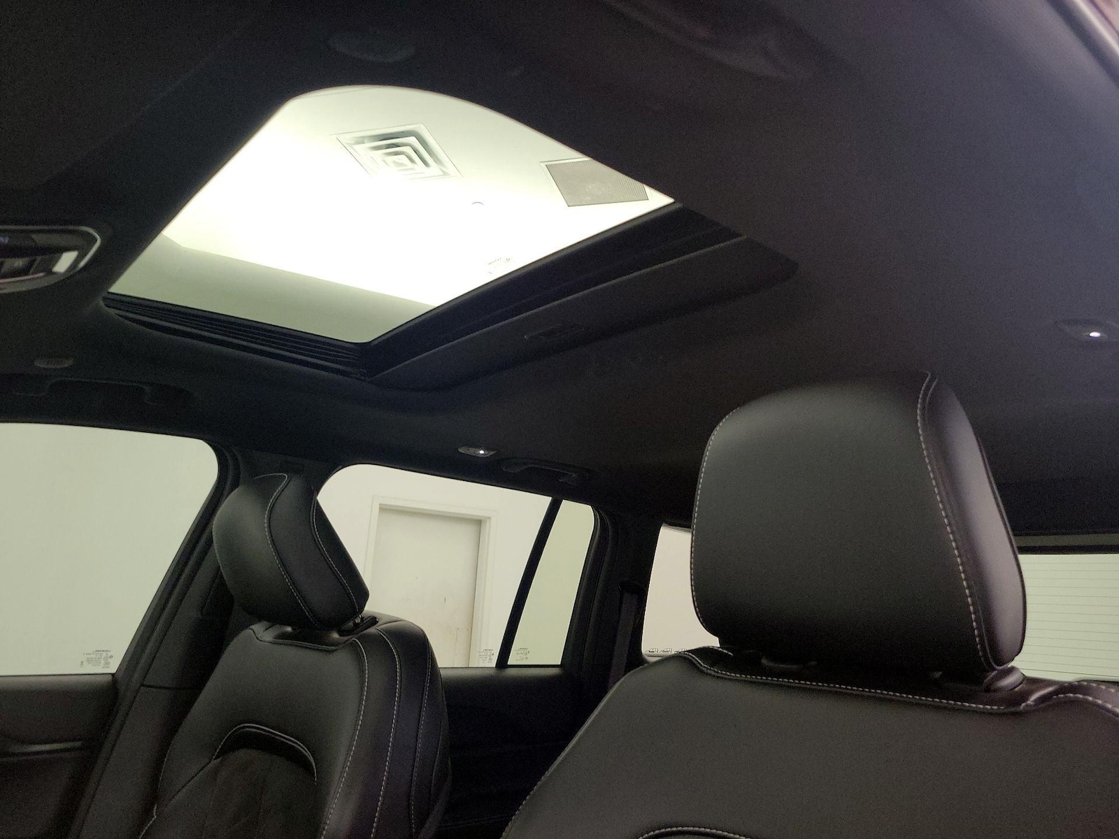 Sunroof(s) & Overhead Airbags