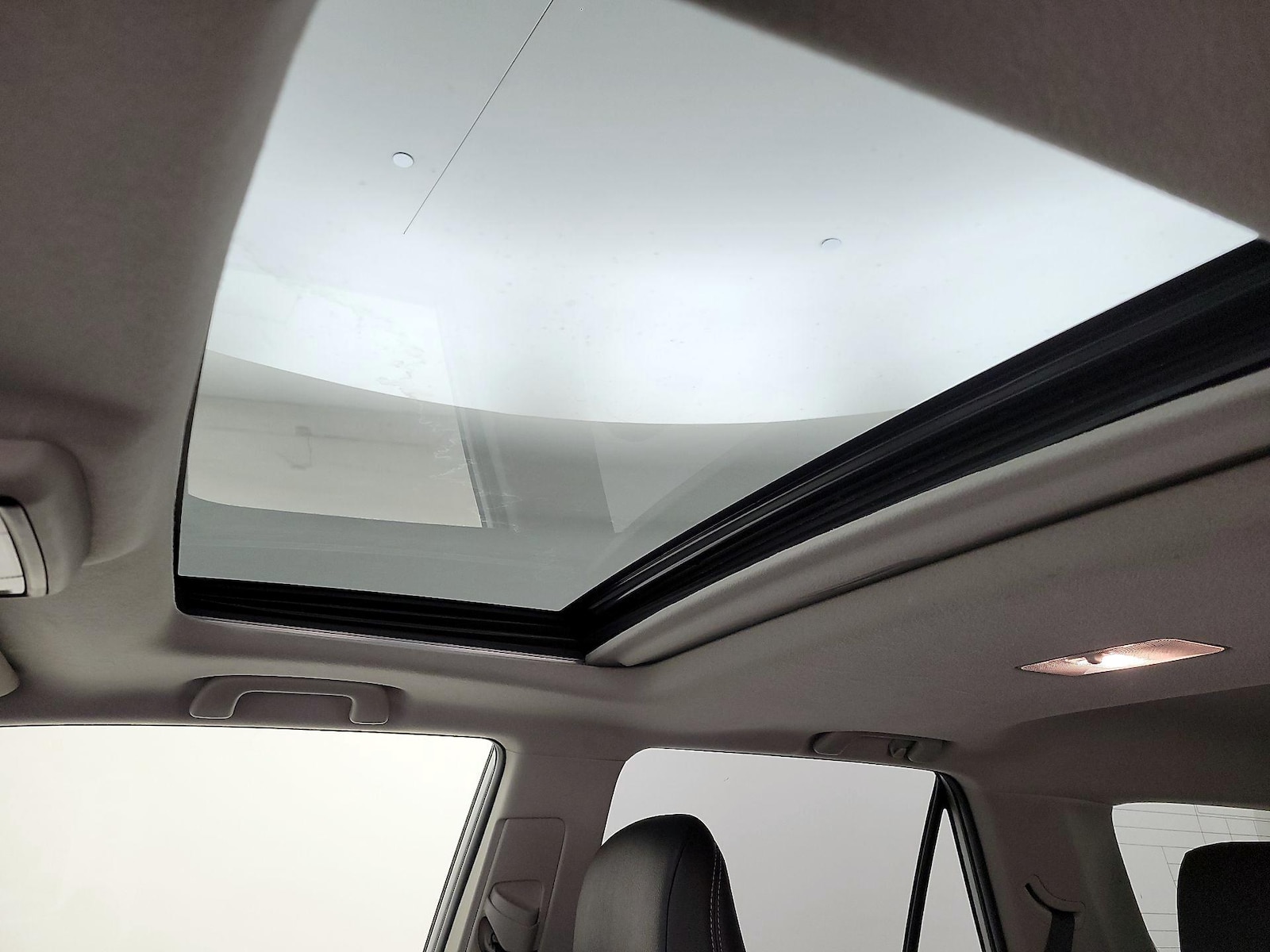 Sunroof(s) & Overhead Airbags