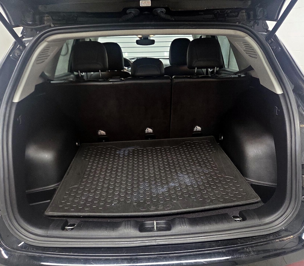 Trunk/Cargo (Seats Up)