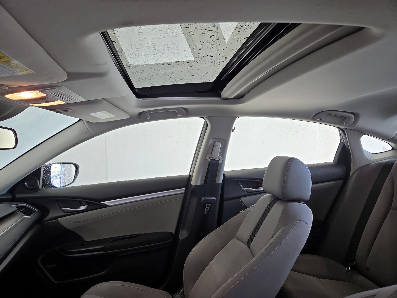 Sunroof(s) & Overhead Airbags