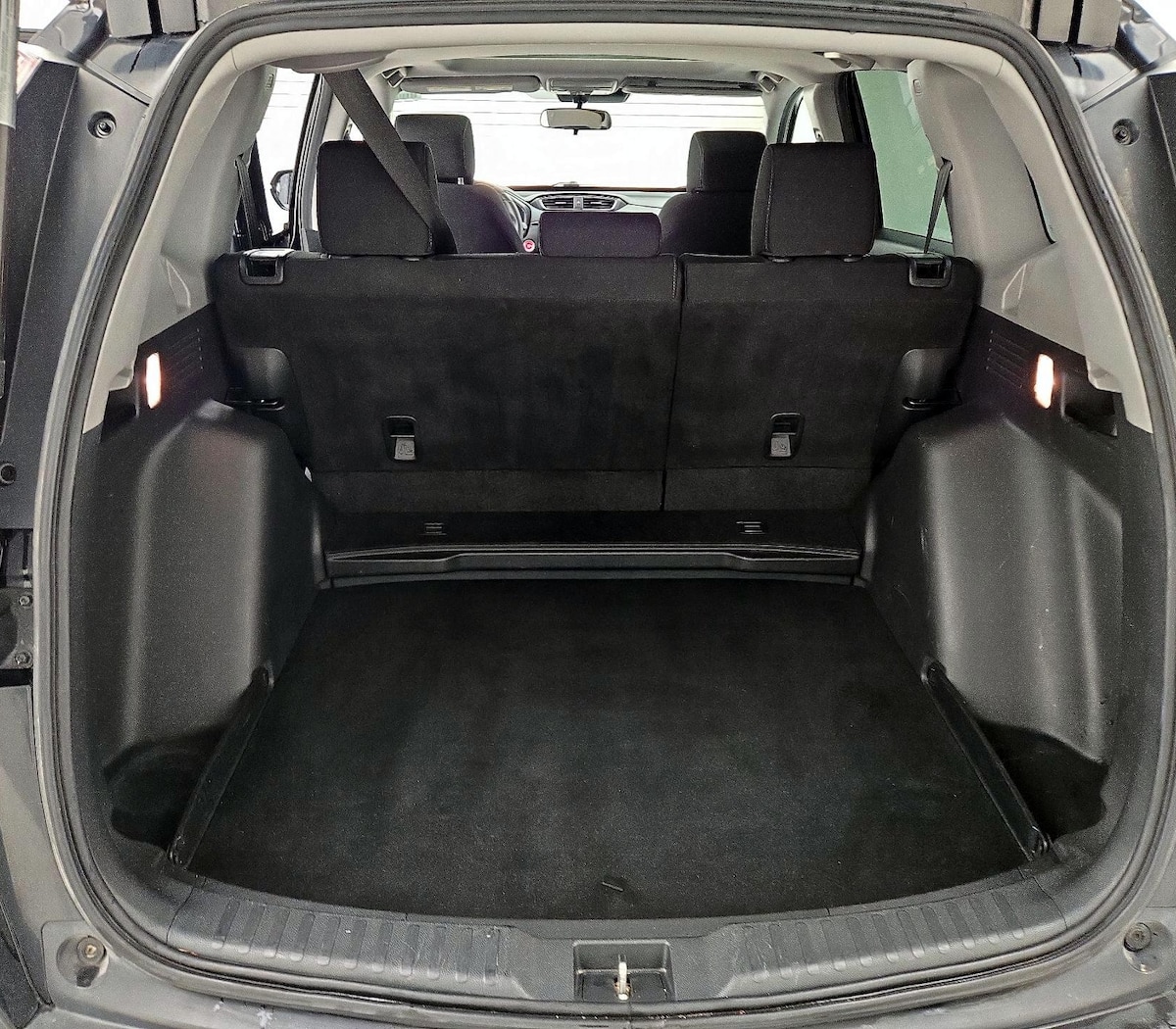 Trunk/Cargo (Seats Up)
