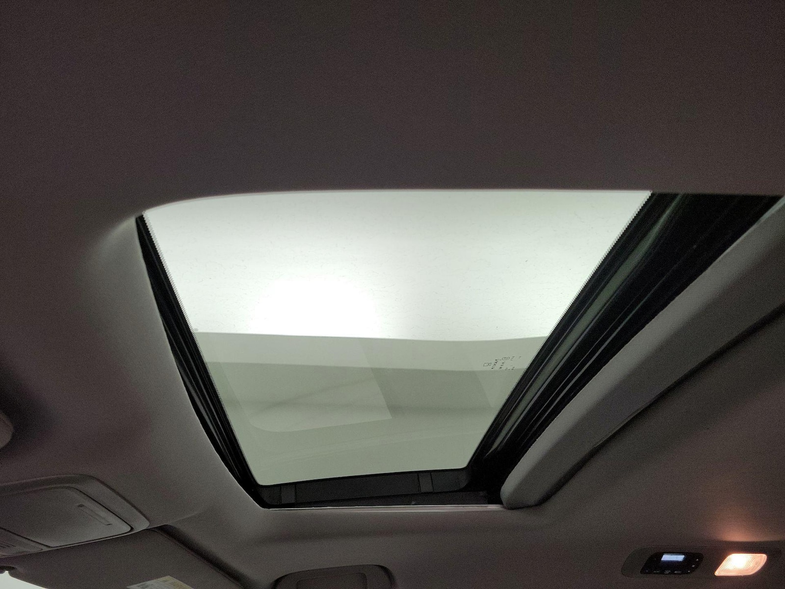 Sunroof(s) & Overhead Airbags