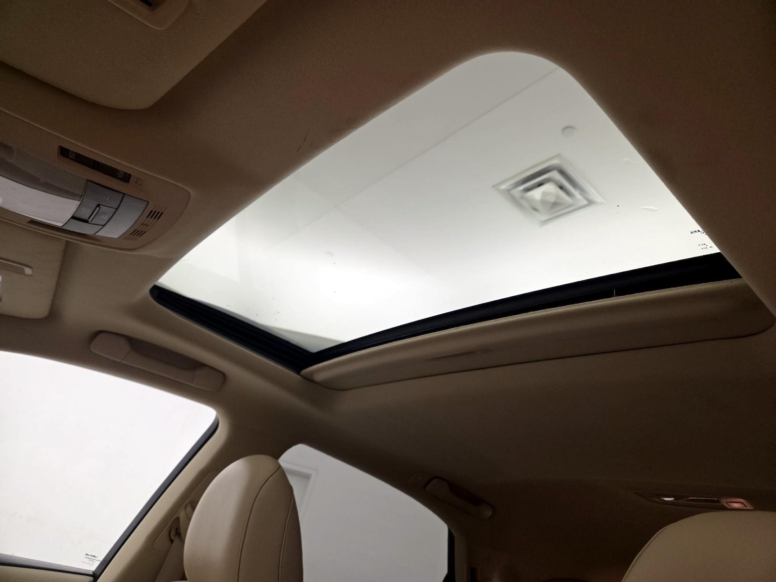 Sunroof(s) & Overhead Airbags