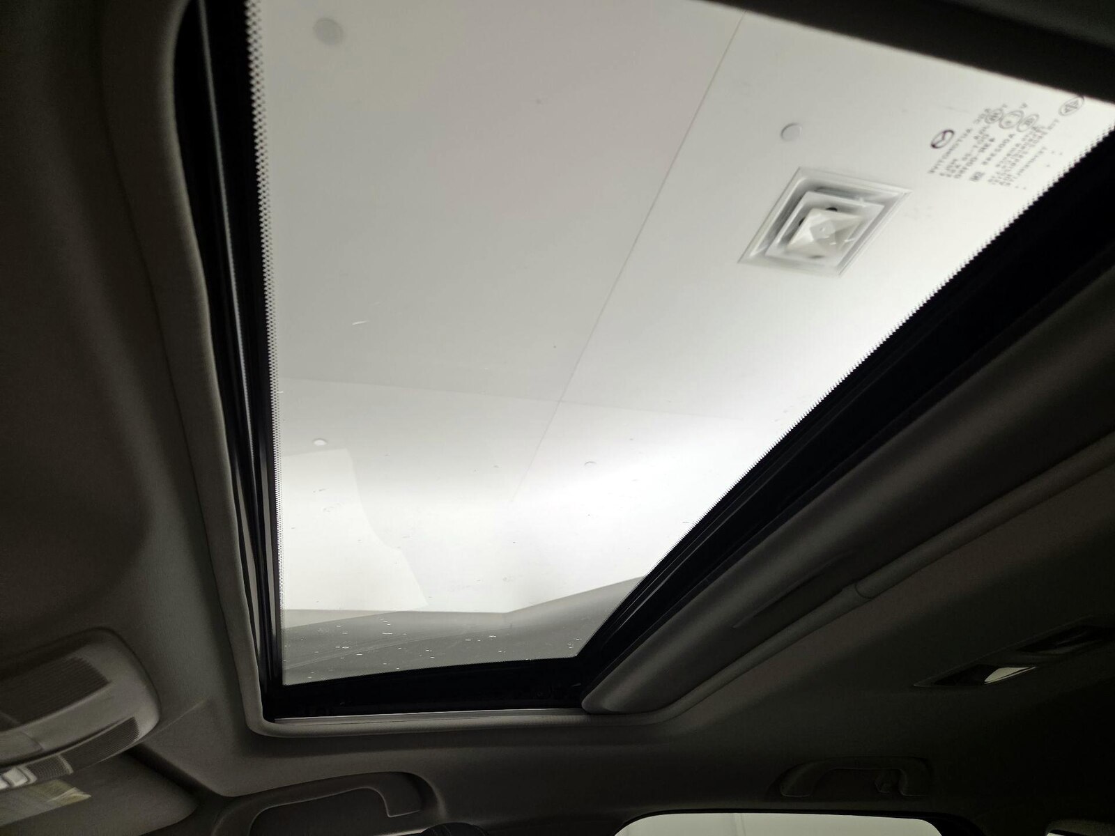 Sunroof(s) & Overhead Airbags