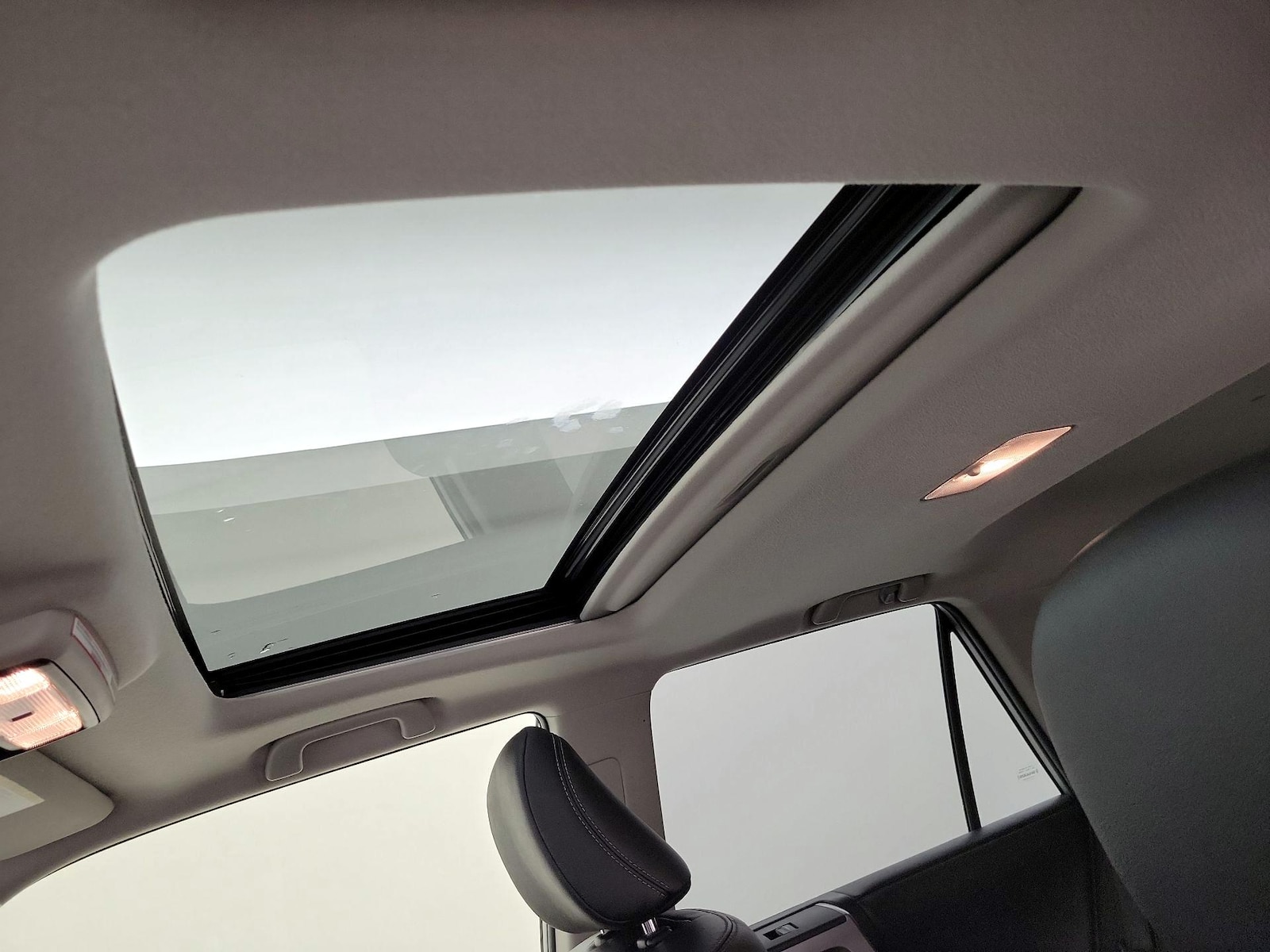 Sunroof(s) & Overhead Airbags