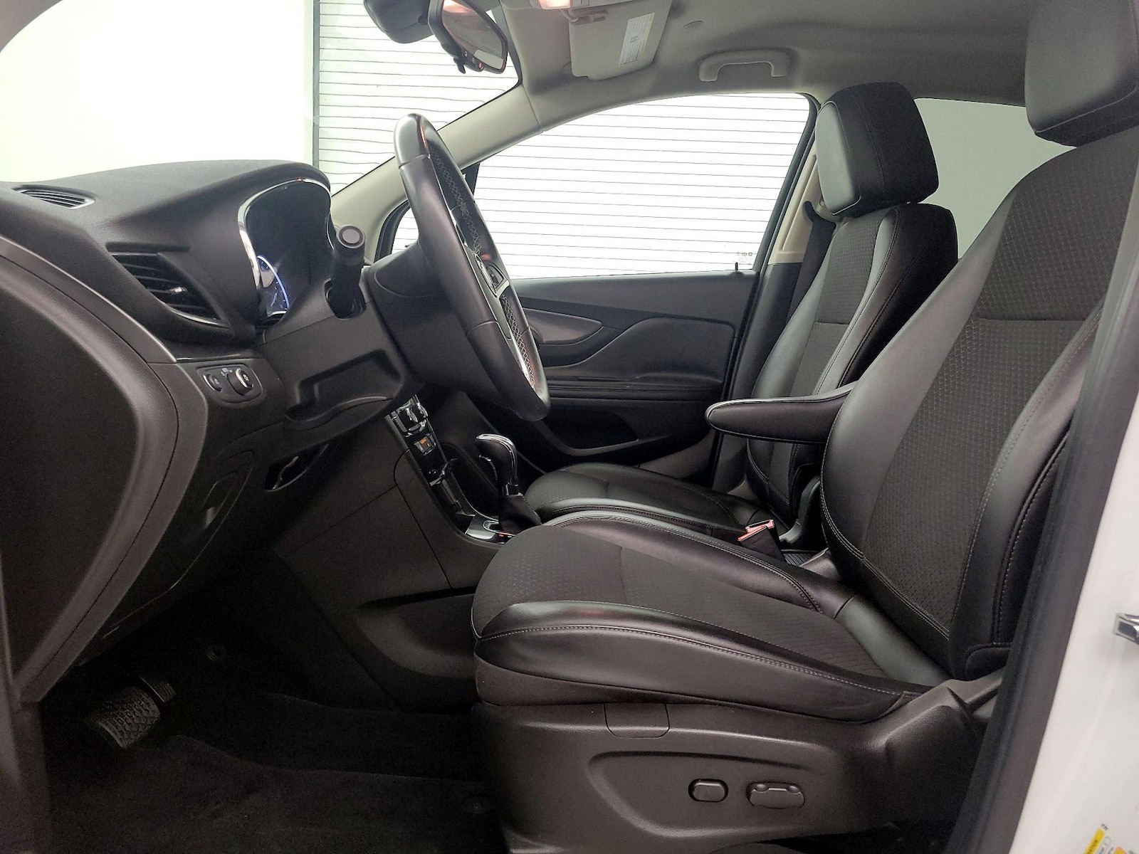 Power Seat(s) & Side Airbags