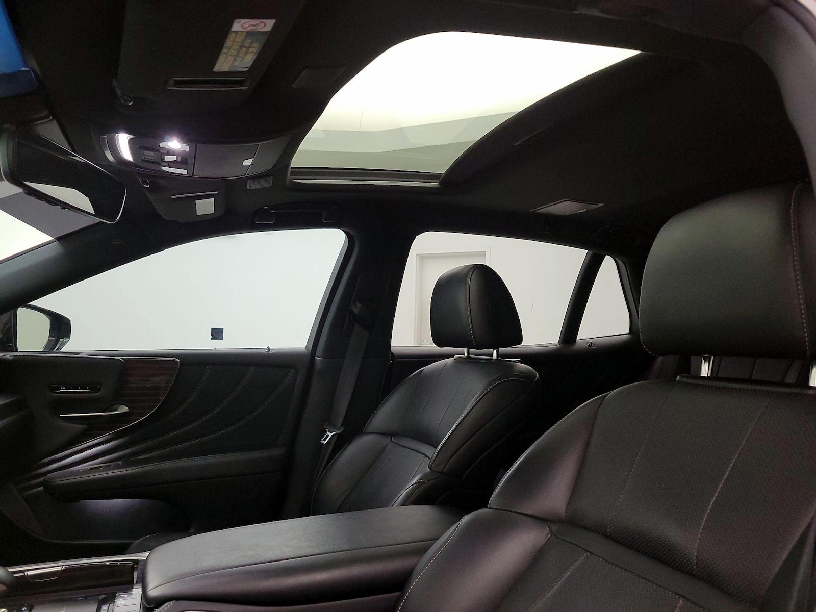 Sunroof(s) & Overhead Airbags