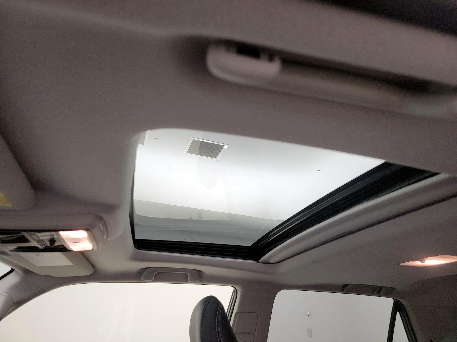 Sunroof(s) & Overhead Airbags