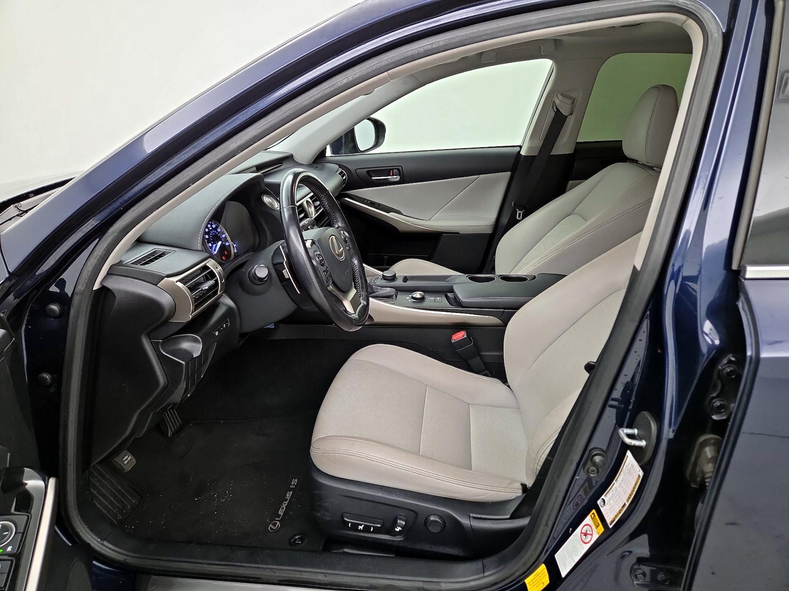 Power Seat(s) & Side Airbags