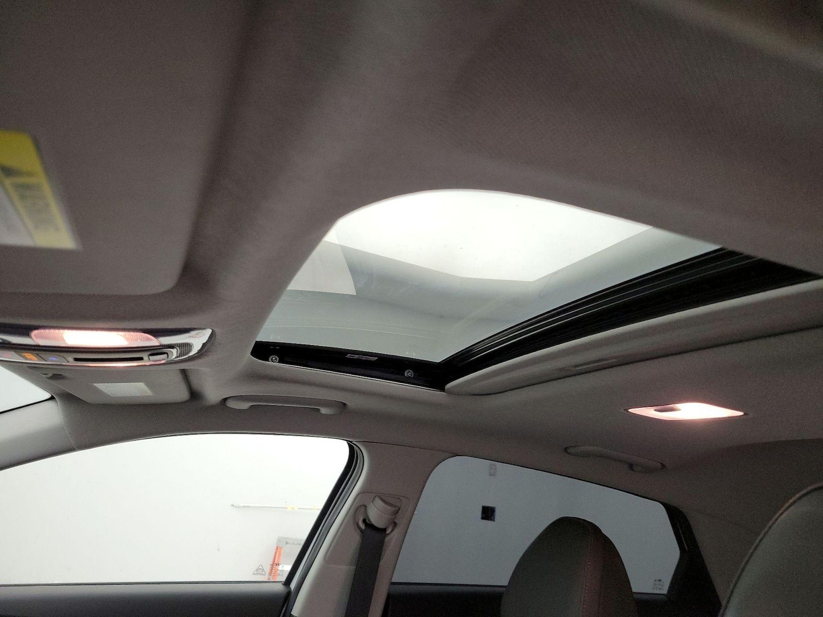 Sunroof(s) & Overhead Airbags