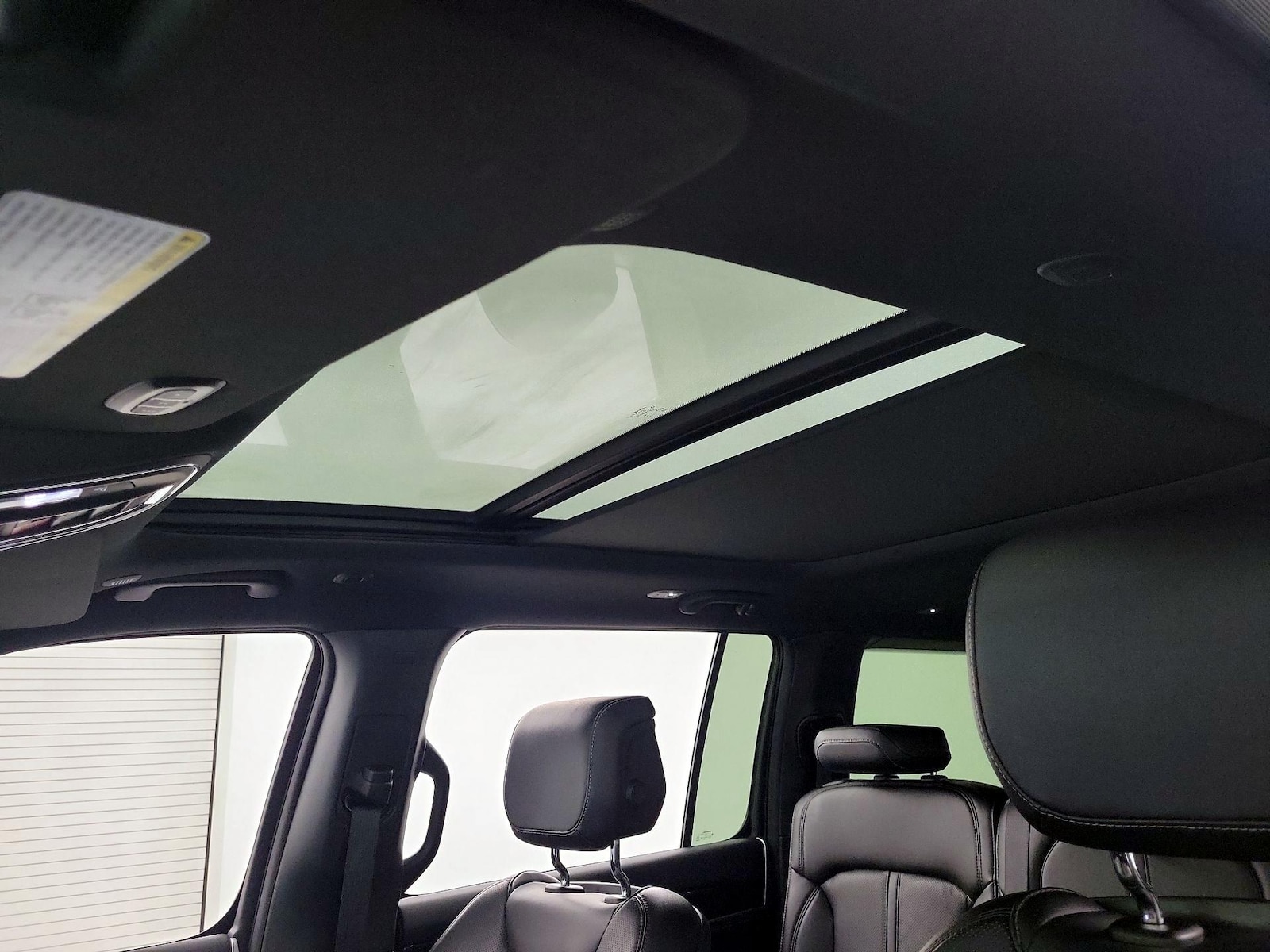 Panoramic Sunroof & Skylight(s)