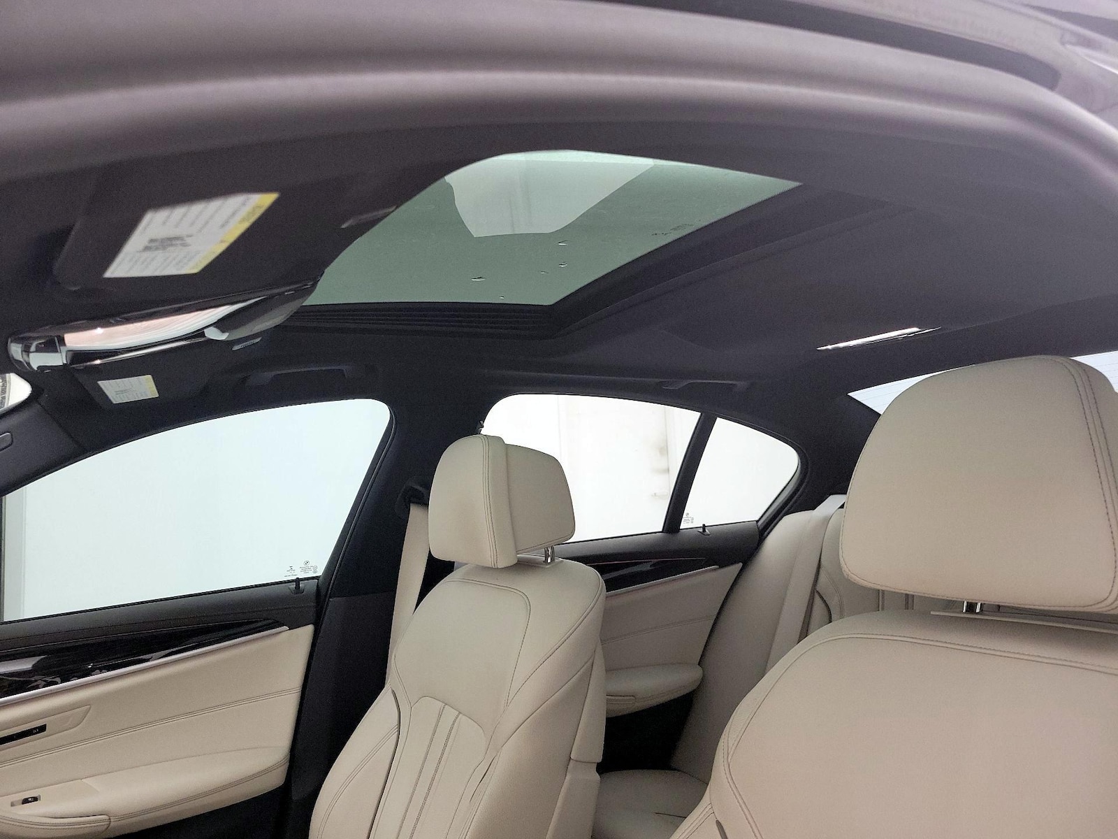 Sunroof(s) & Overhead Airbags