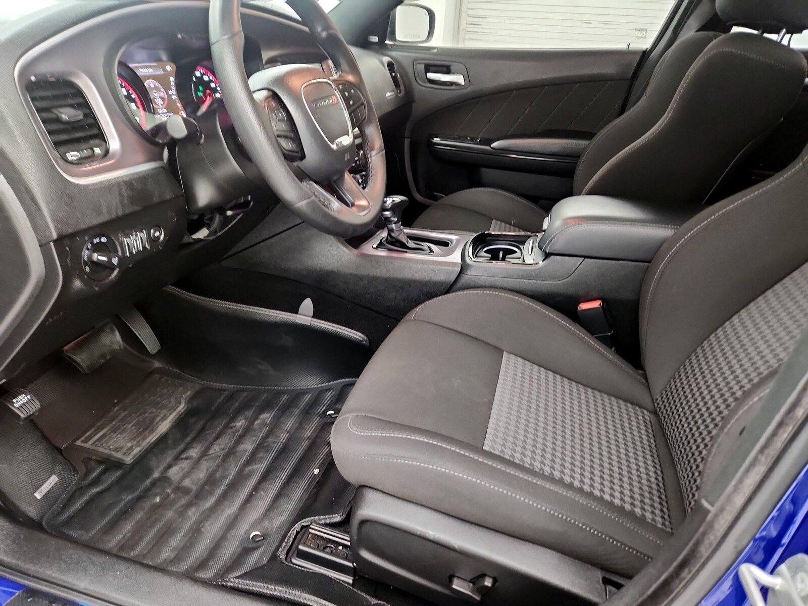 Power Seat(s) & Side Airbags