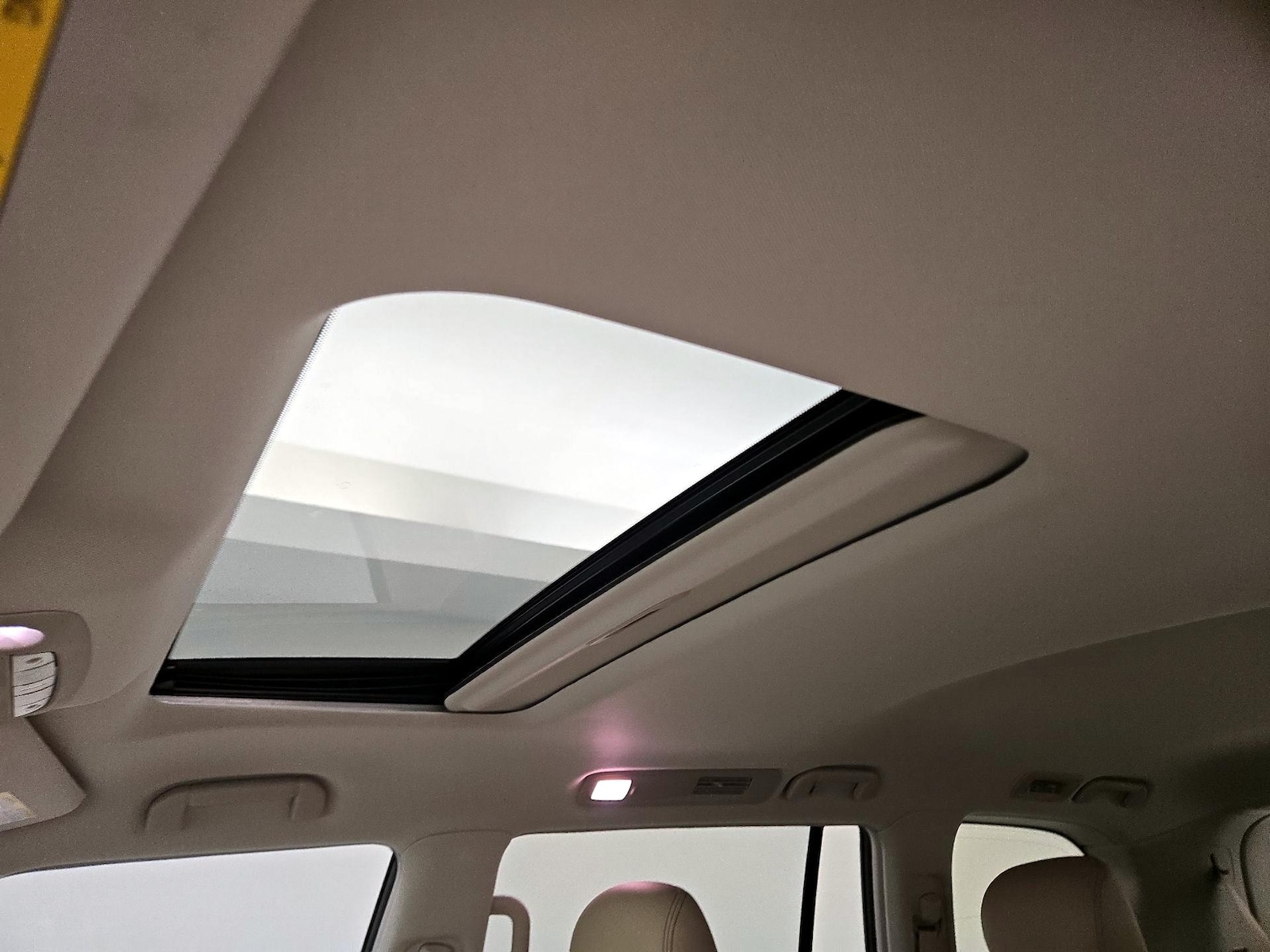 Sunroof(s) & Overhead Airbags
