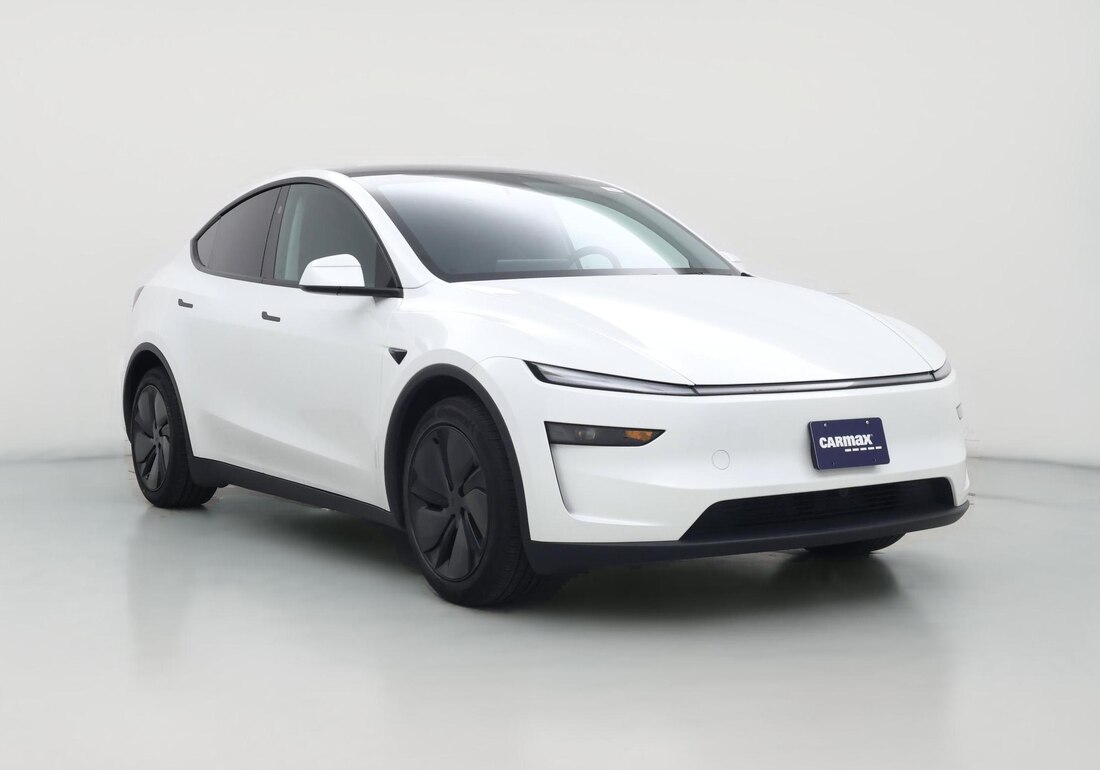 2026 Tesla Model Y Premium Rear-Wheel Drive in White — CarMax photo