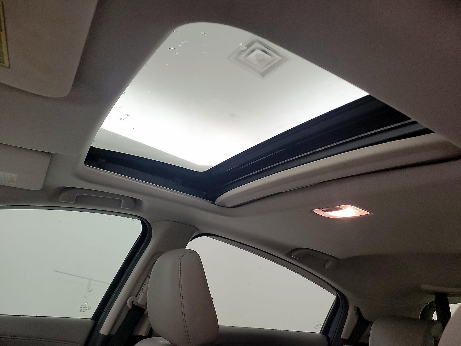 Sunroof(s) & Overhead Airbags