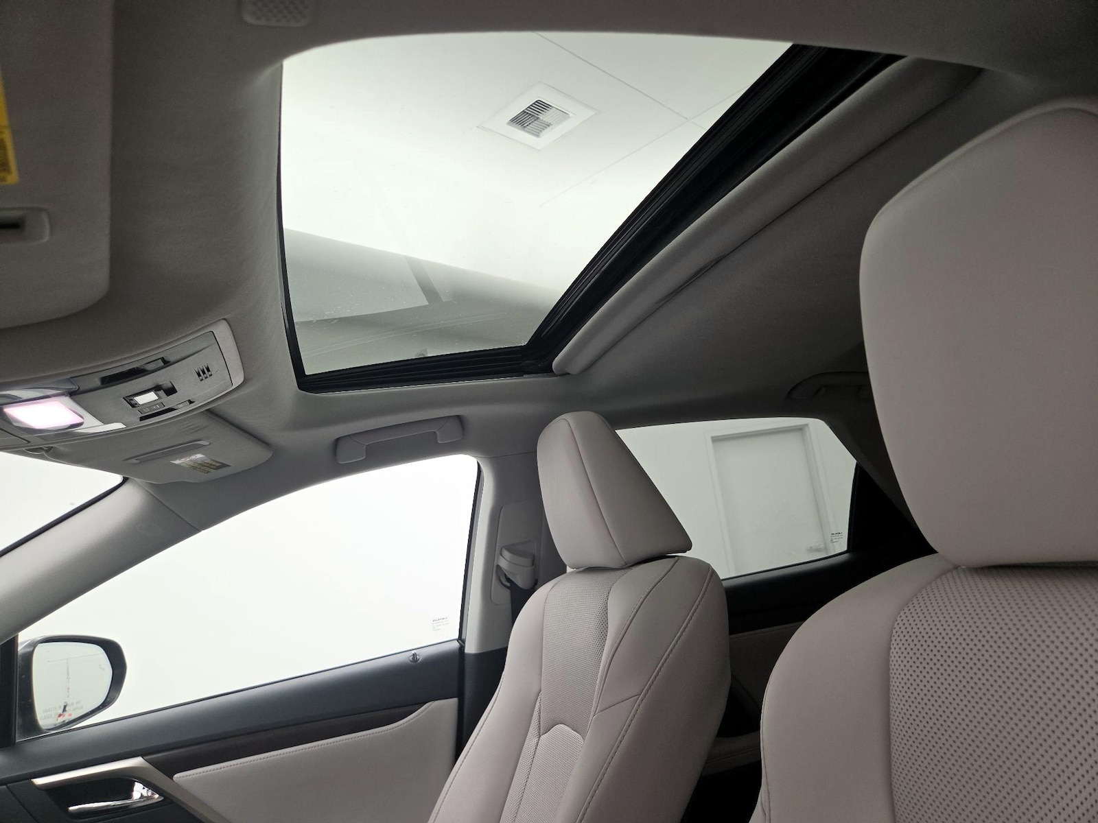 Sunroof(s) & Overhead Airbags