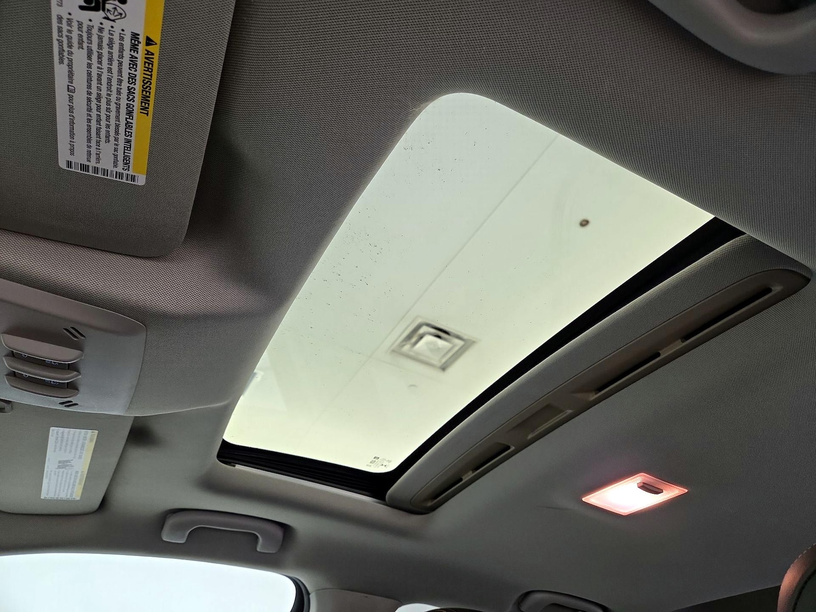 Sunroof(s) & Overhead Airbags