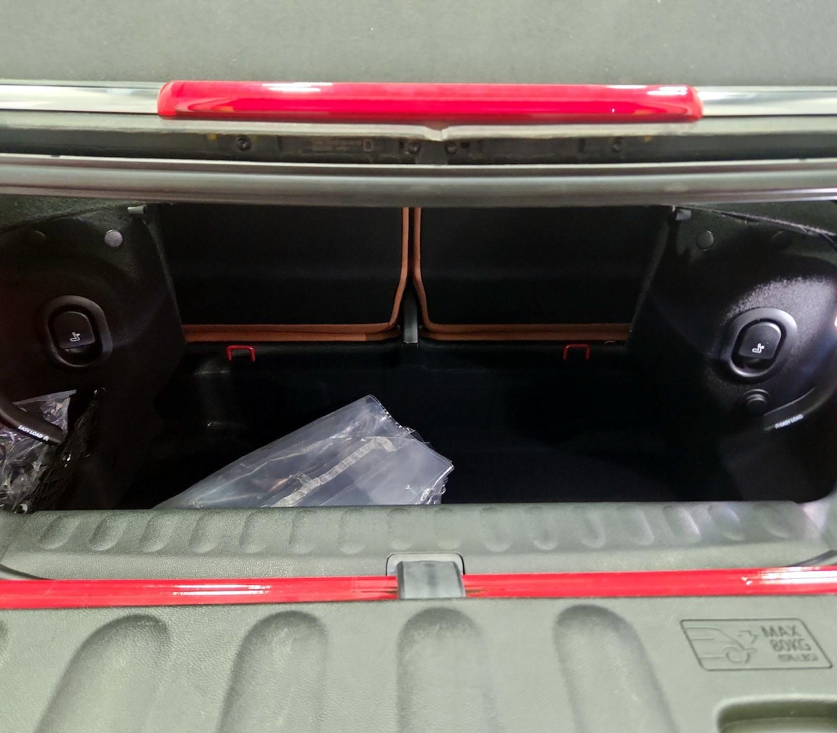 Trunk/Cargo (Seats Up)