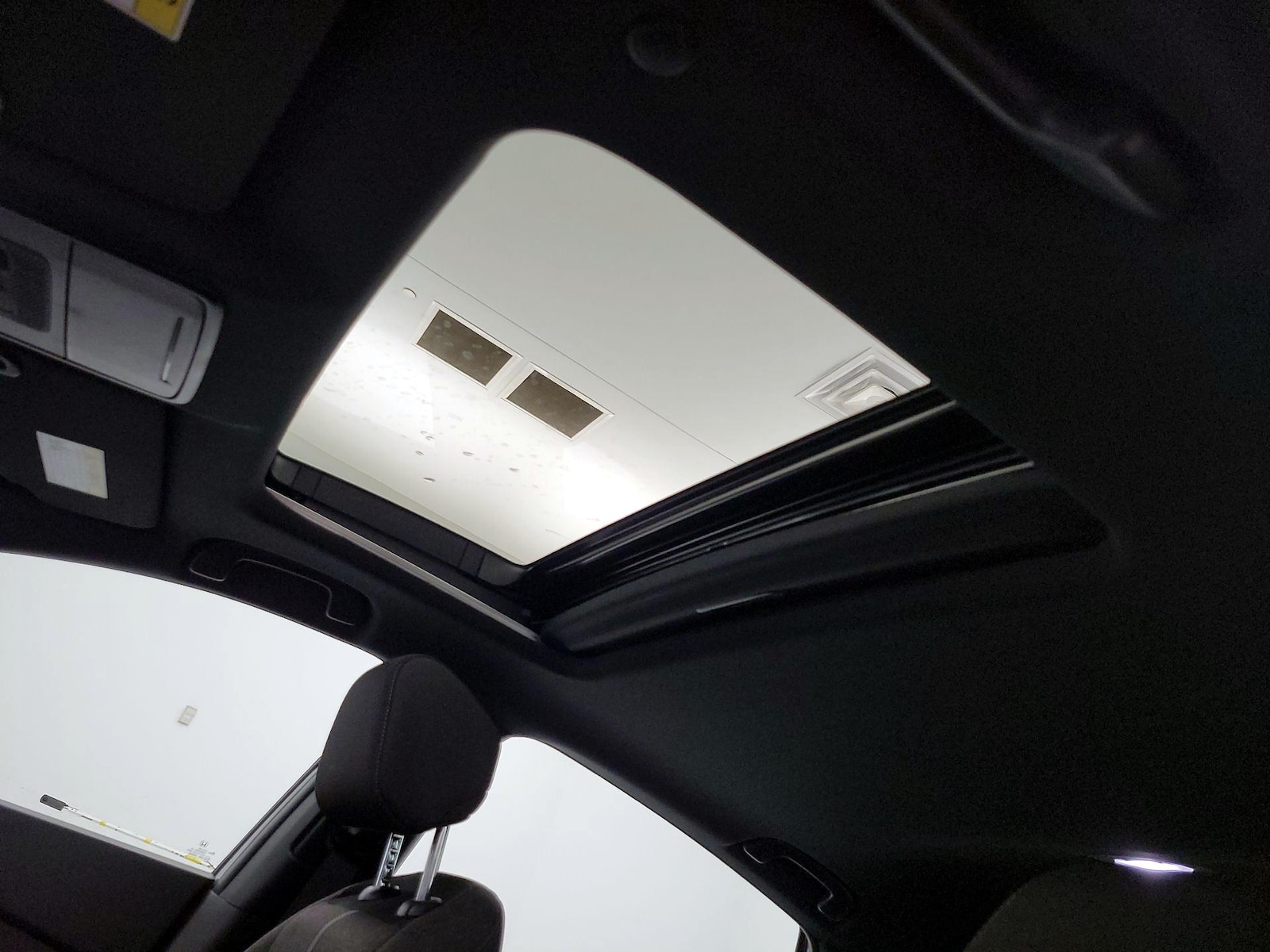 Sunroof(s) & Overhead Airbags