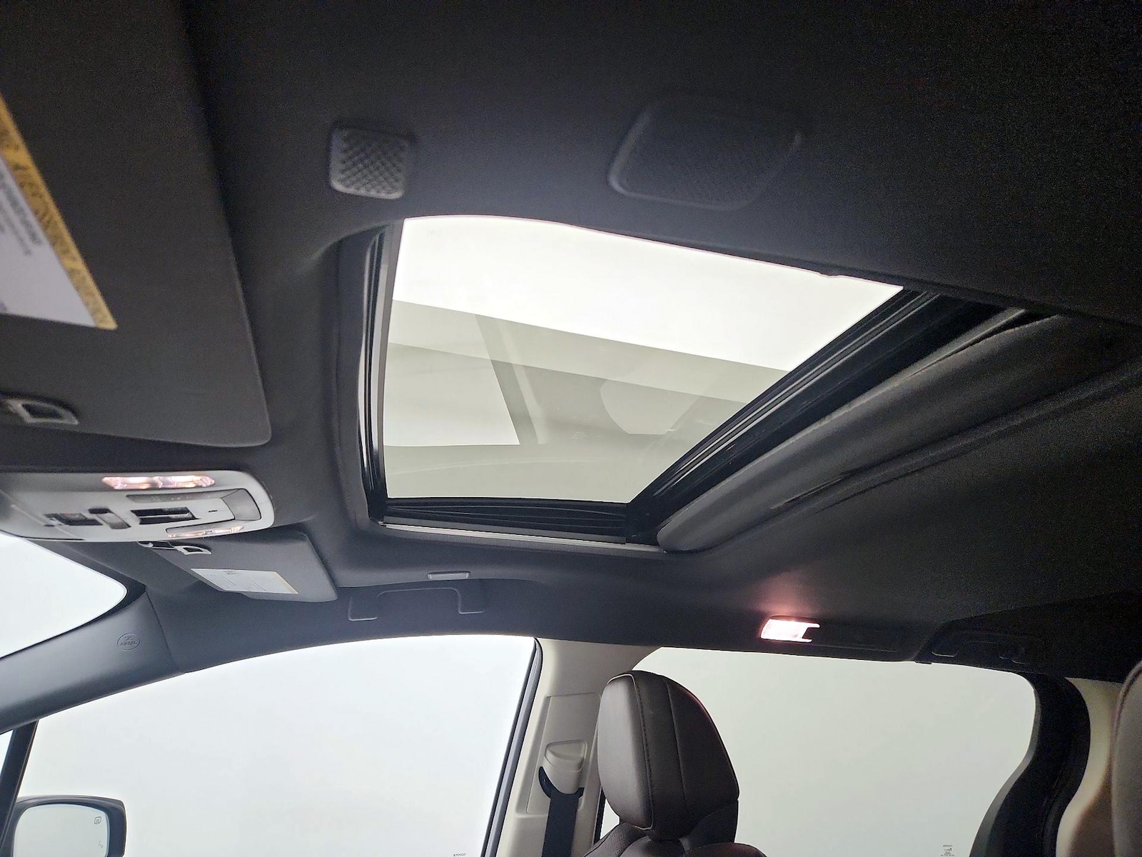 Sunroof(s) & Overhead Airbags