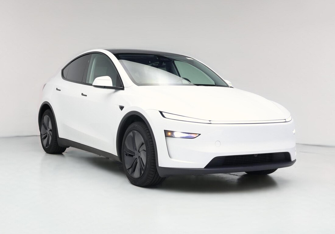 2026 Tesla Model Y Premium Rear-Wheel Drive in White — CarMax photo