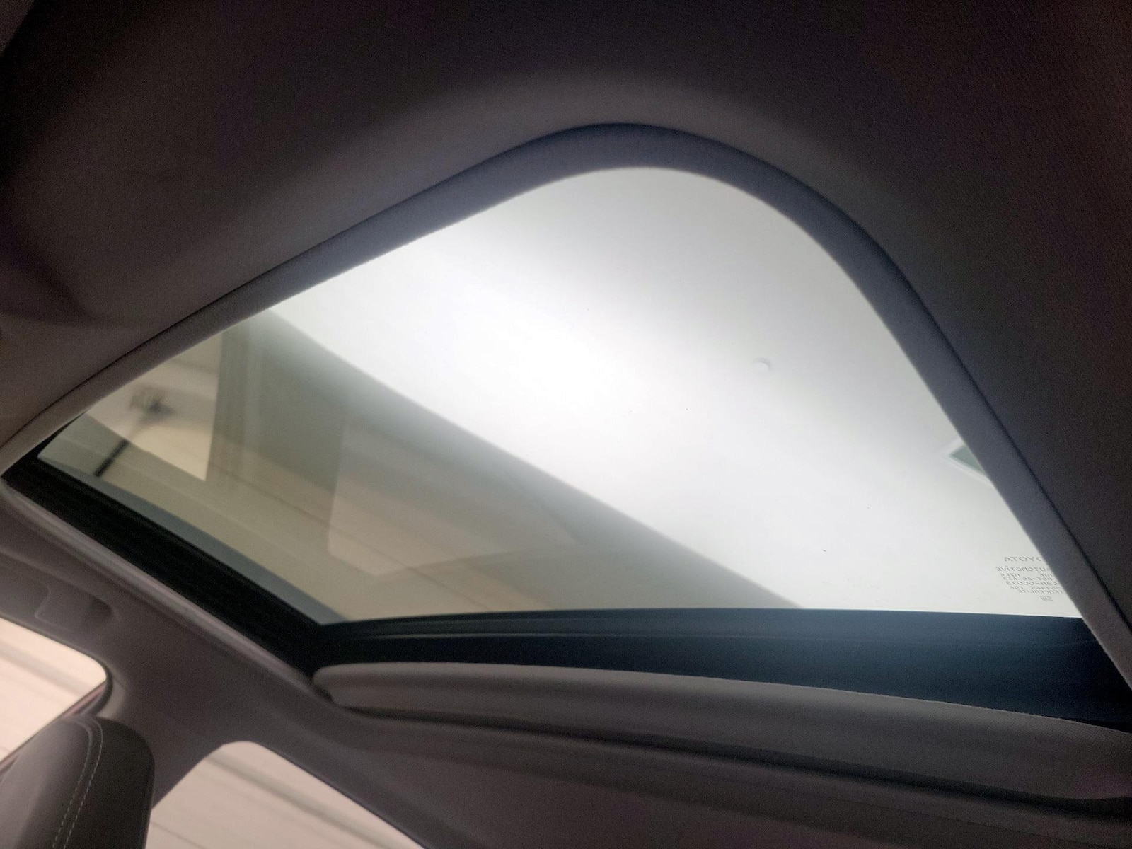Sunroof(s) & Overhead Airbags