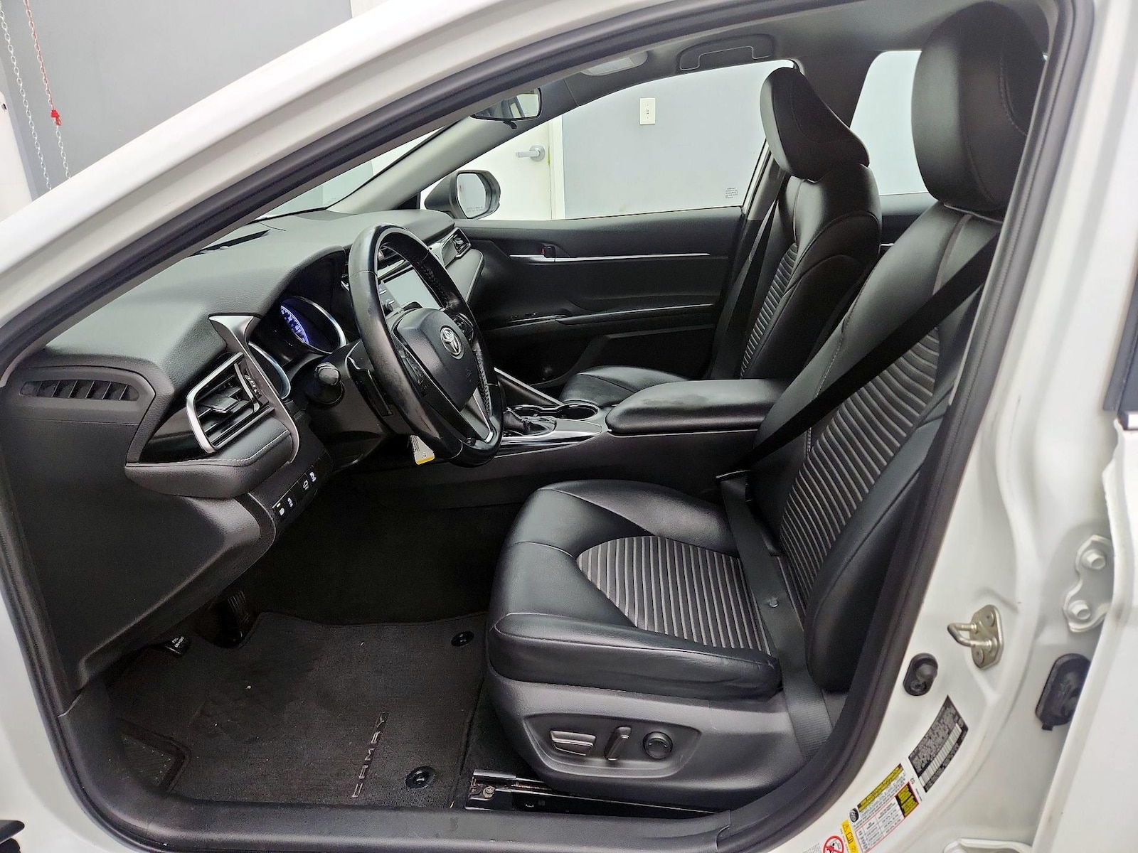 Power Seat(s) & Side Airbags