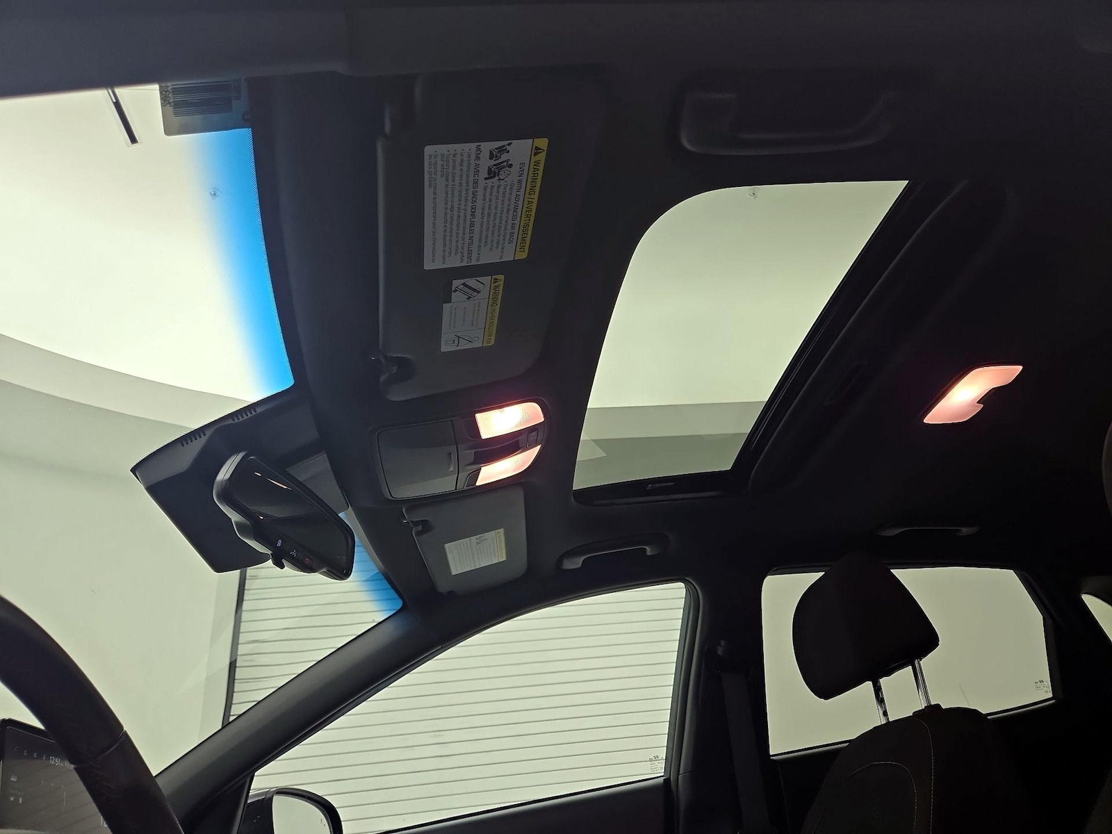 Sunroof(s) & Overhead Airbags