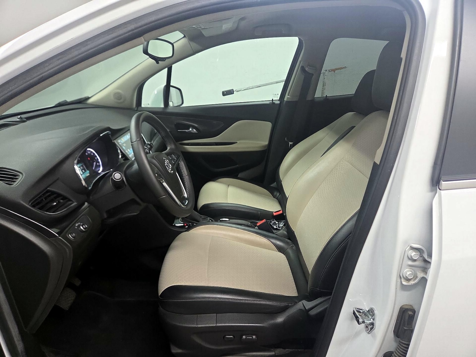 Power Seat(s) & Leather Seats