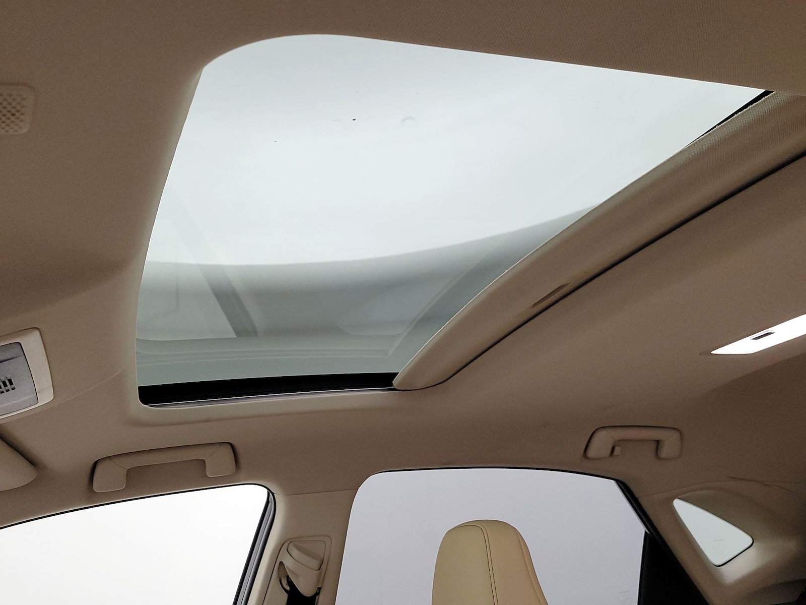Sunroof(s) & Overhead Airbags