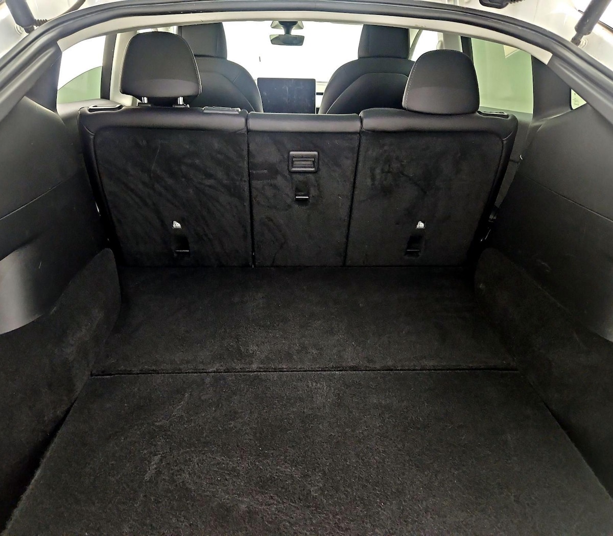 Trunk/Cargo (Seats Up)