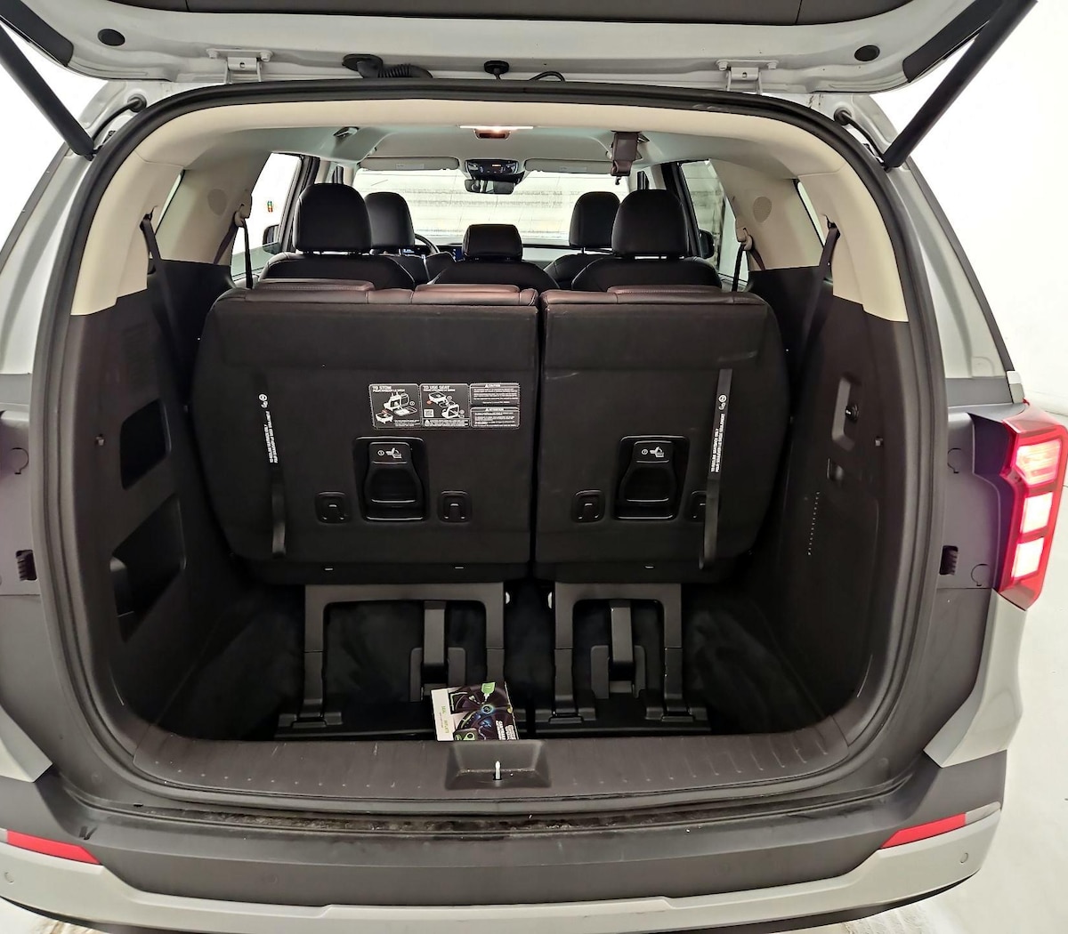 Trunk/Cargo (Seats Up)