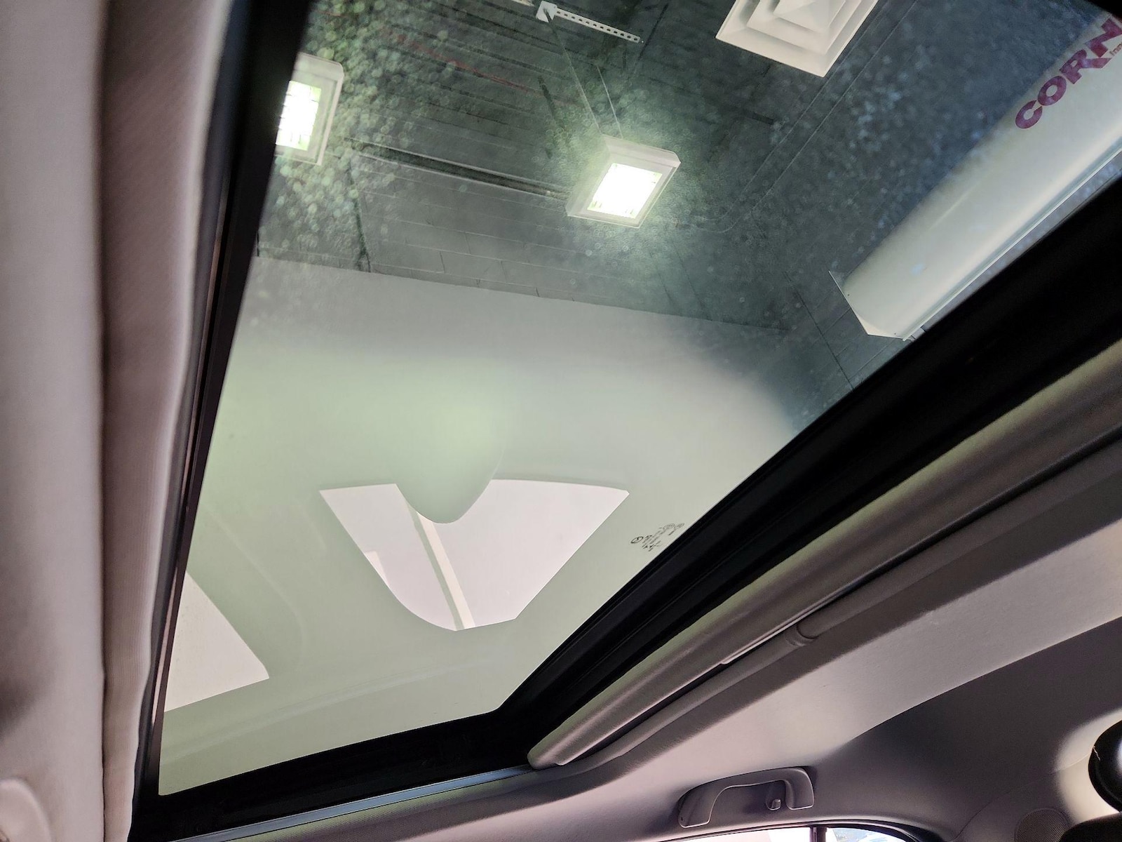 Sunroof(s) & Overhead Airbags