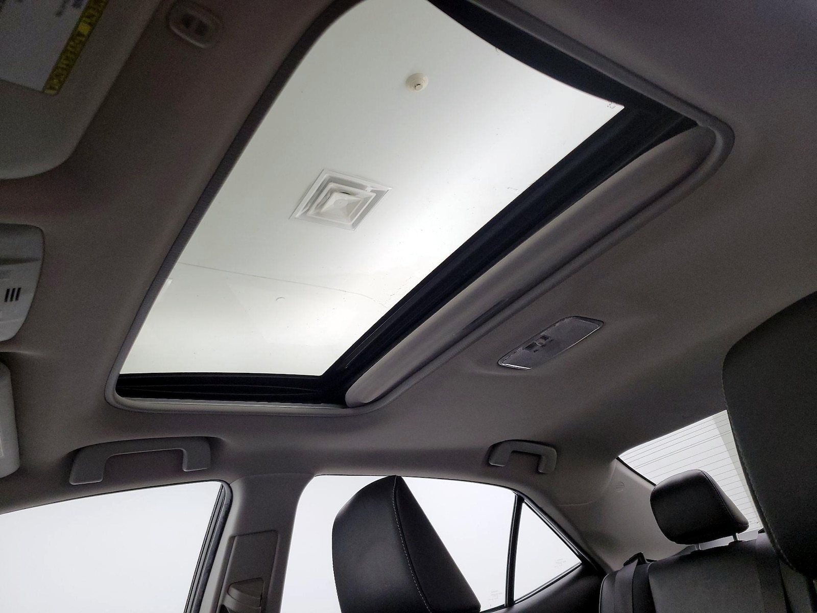 Sunroof(s) & Overhead Airbags
