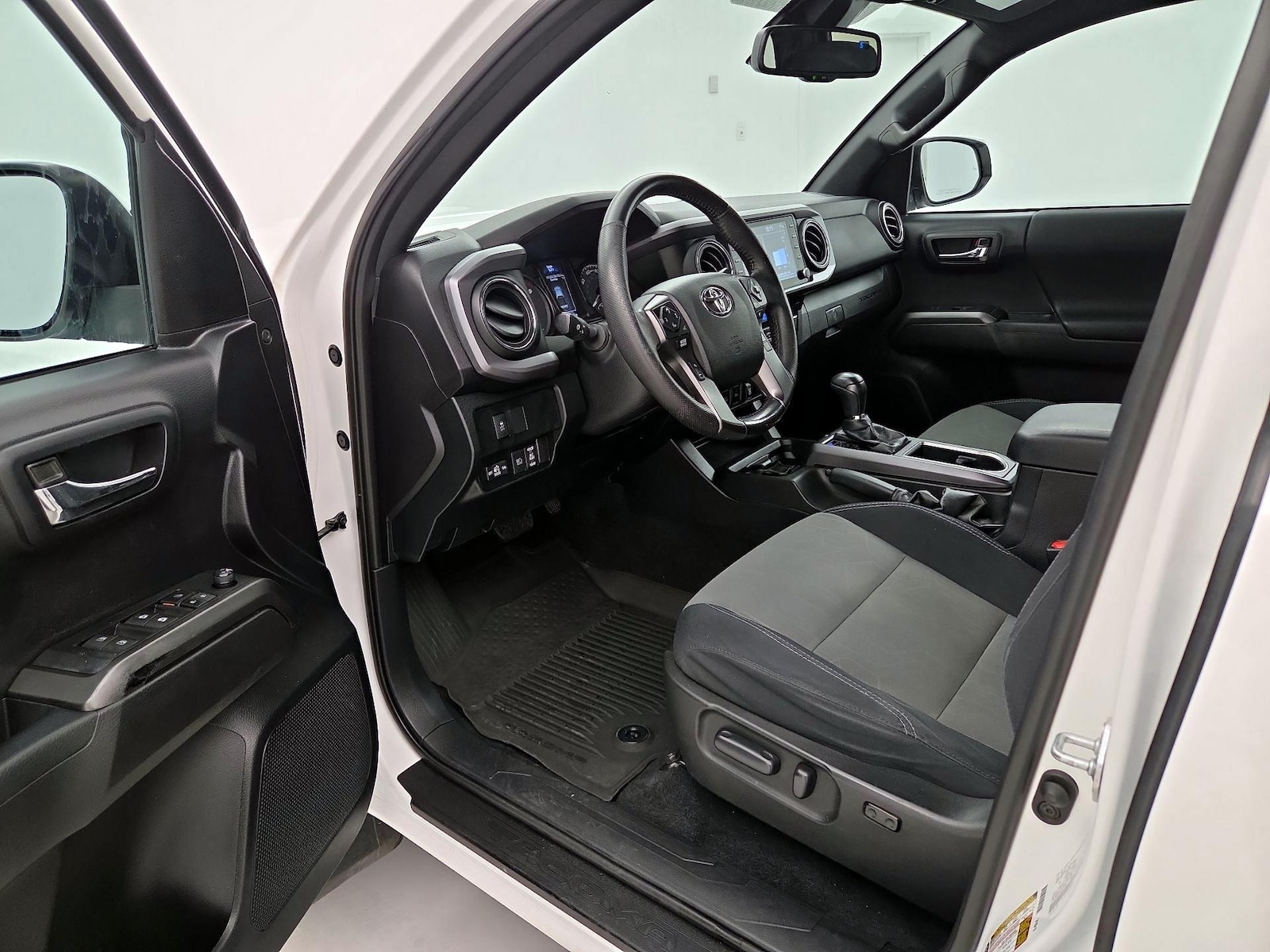 Power Seat(s) & Side Airbags