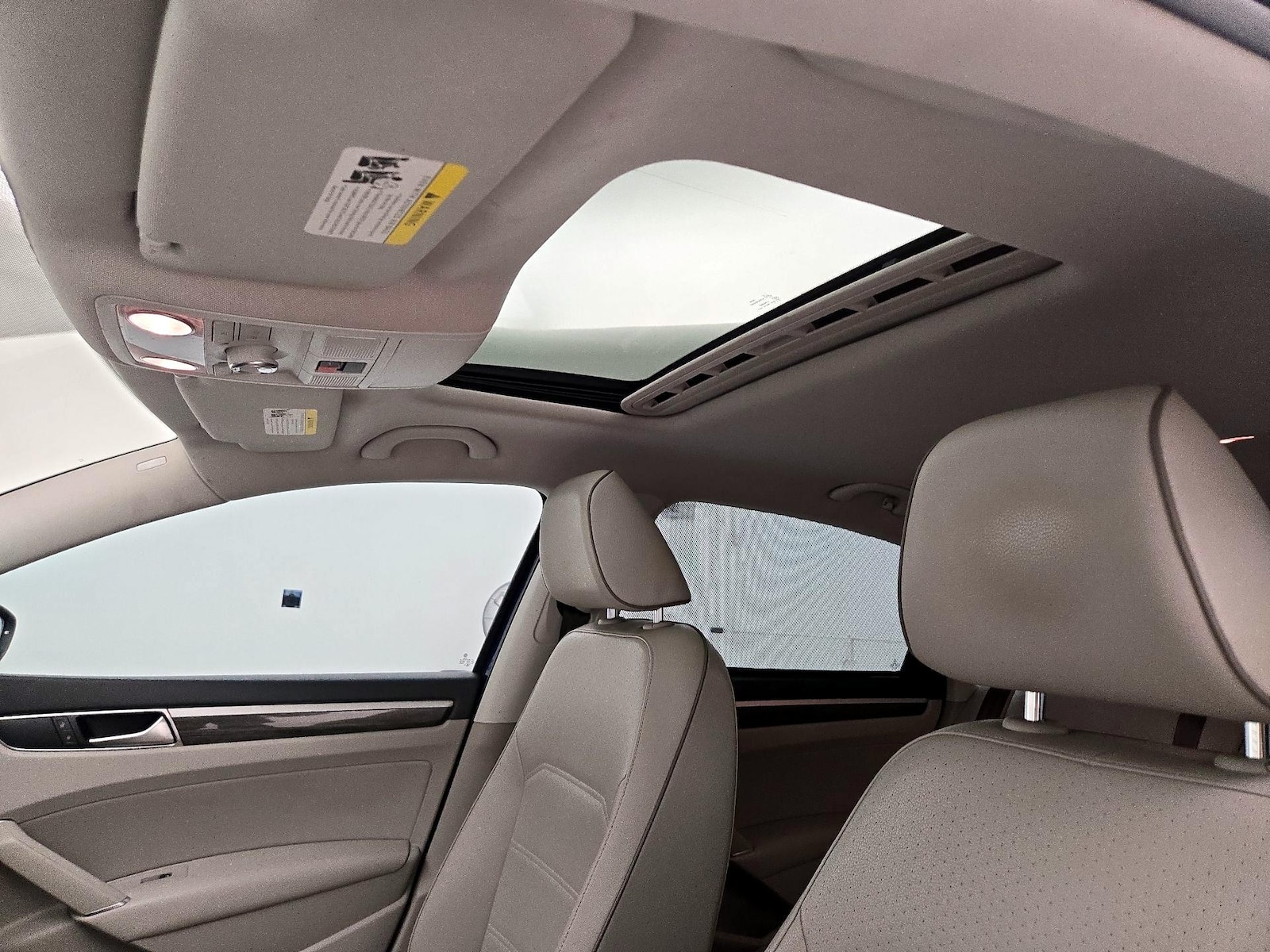 Sunroof(s) & Overhead Airbags
