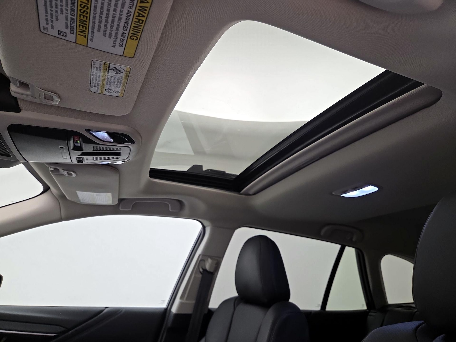 Sunroof(s) & Overhead Airbags