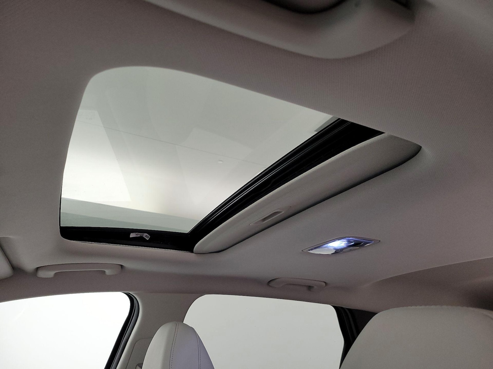 Sunroof(s) & Overhead Airbags