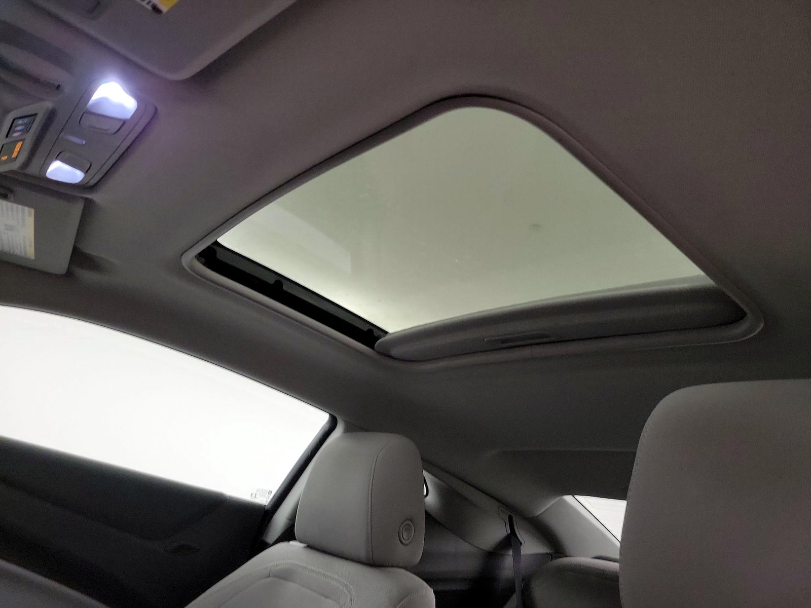 Sunroof(s) & Overhead Airbags