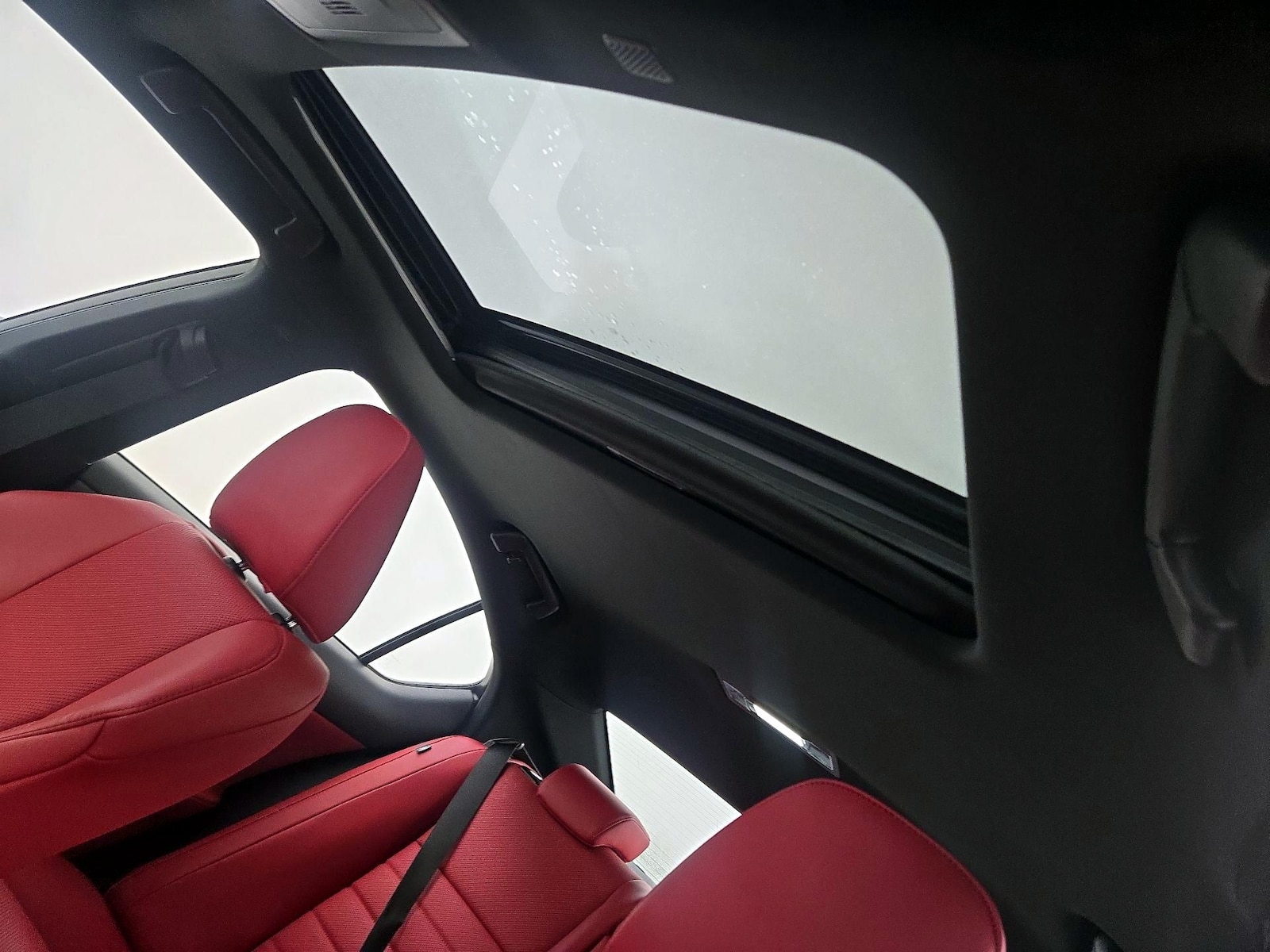 Sunroof(s) & Overhead Airbags